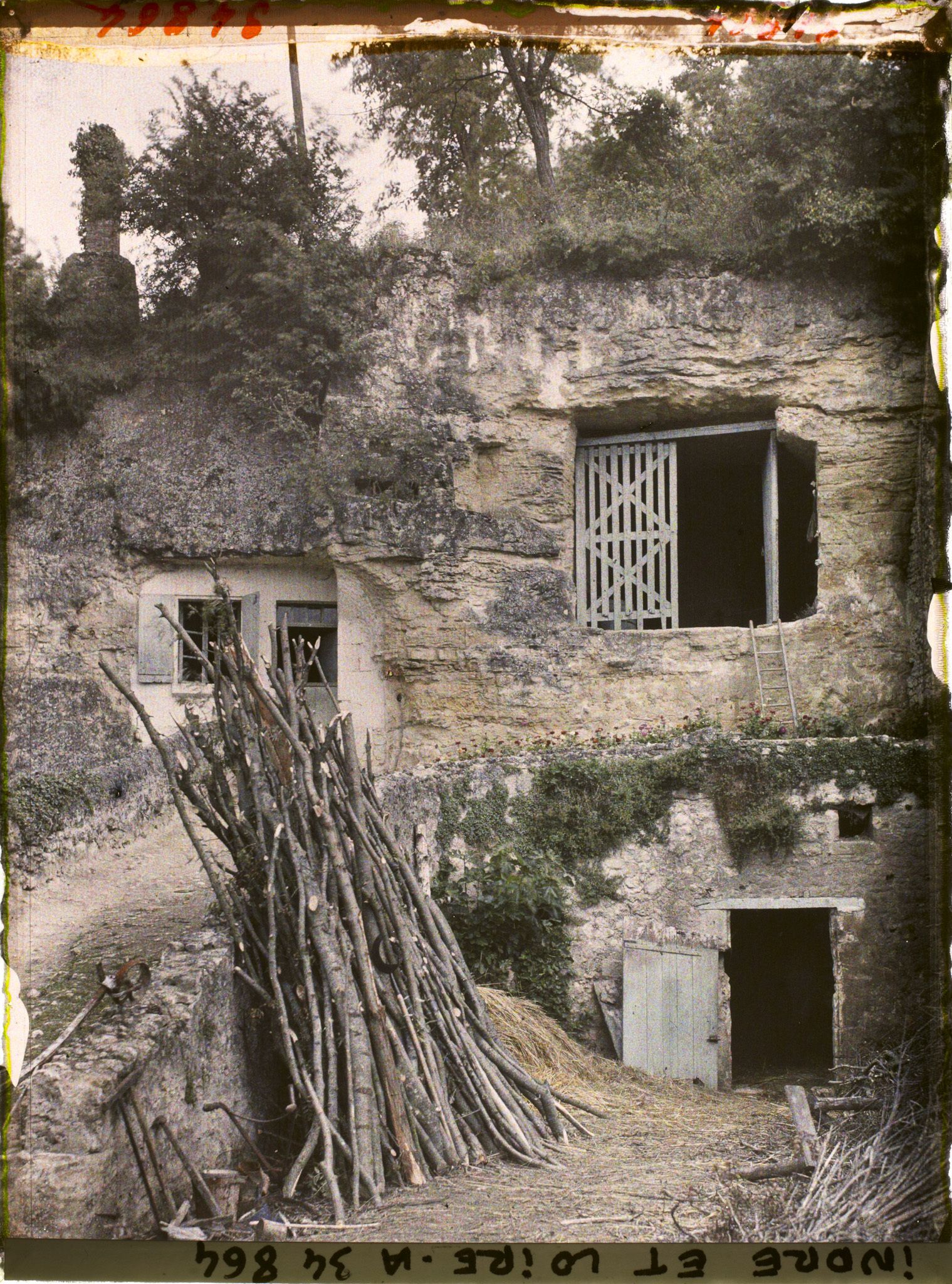 Image représentant Grange et écurie troglodyte