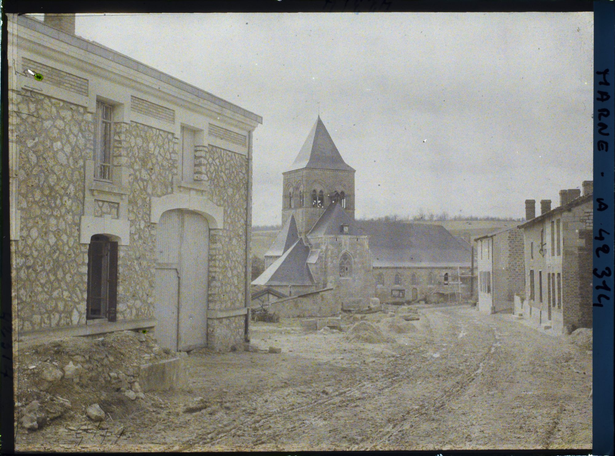 Image représentant France, Berru près Reims, L'Eglise