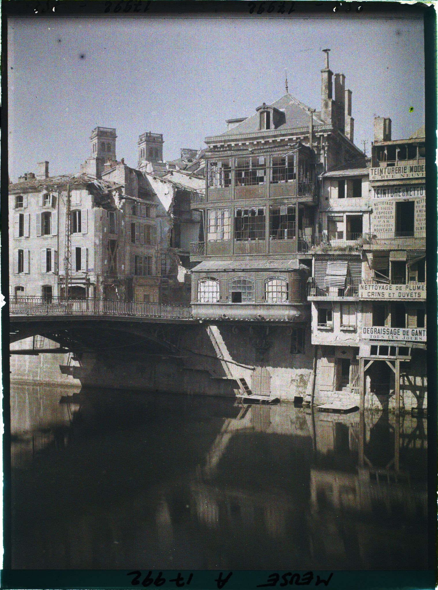 Image représentant France, Verdun, Le Pont du Théâtre et la Cathédrale
