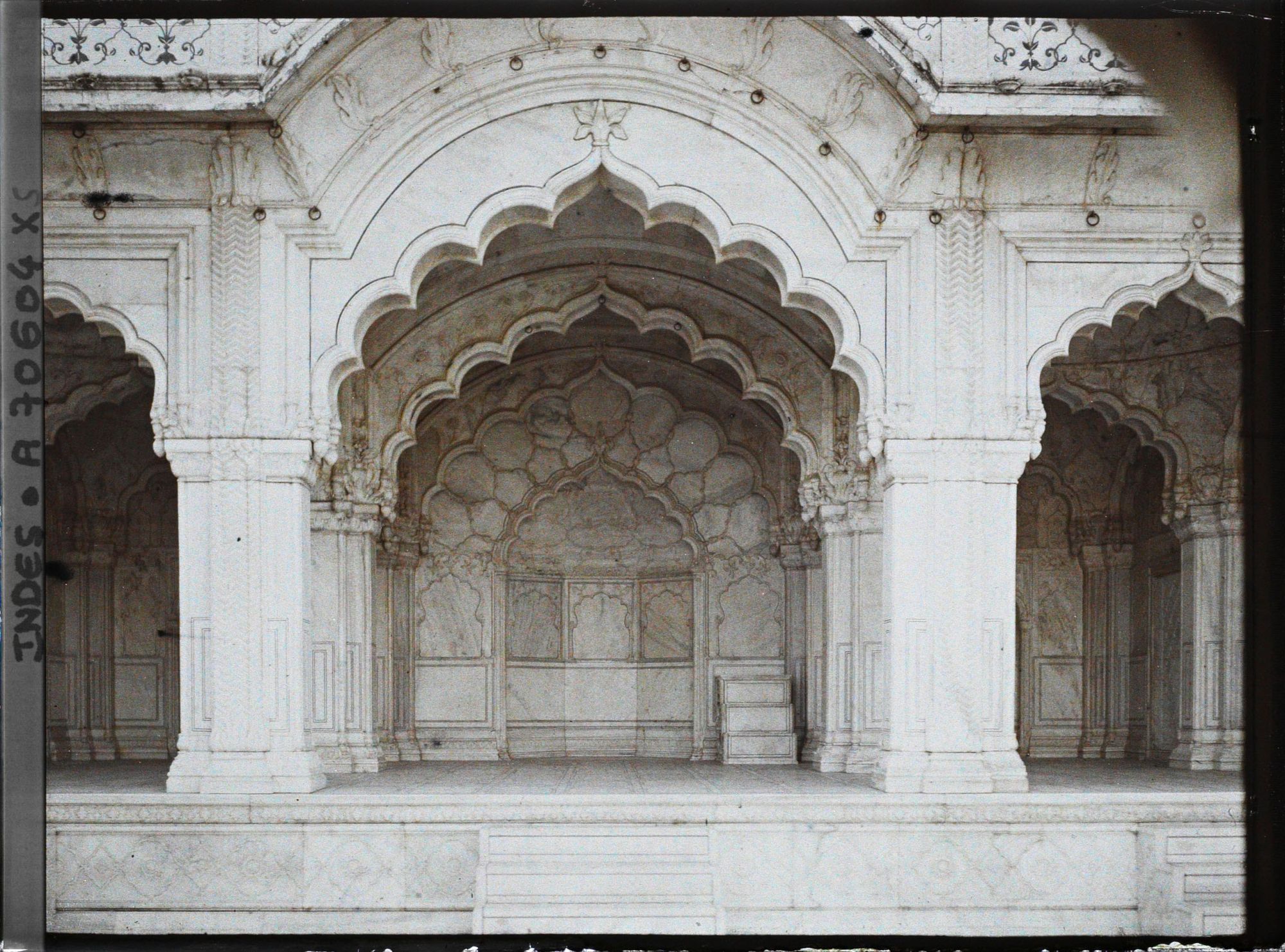 Image représentant Mihrab de la mosquée de la Perle (Moti Masjid) dans le fort Rouge (Lal Qila)