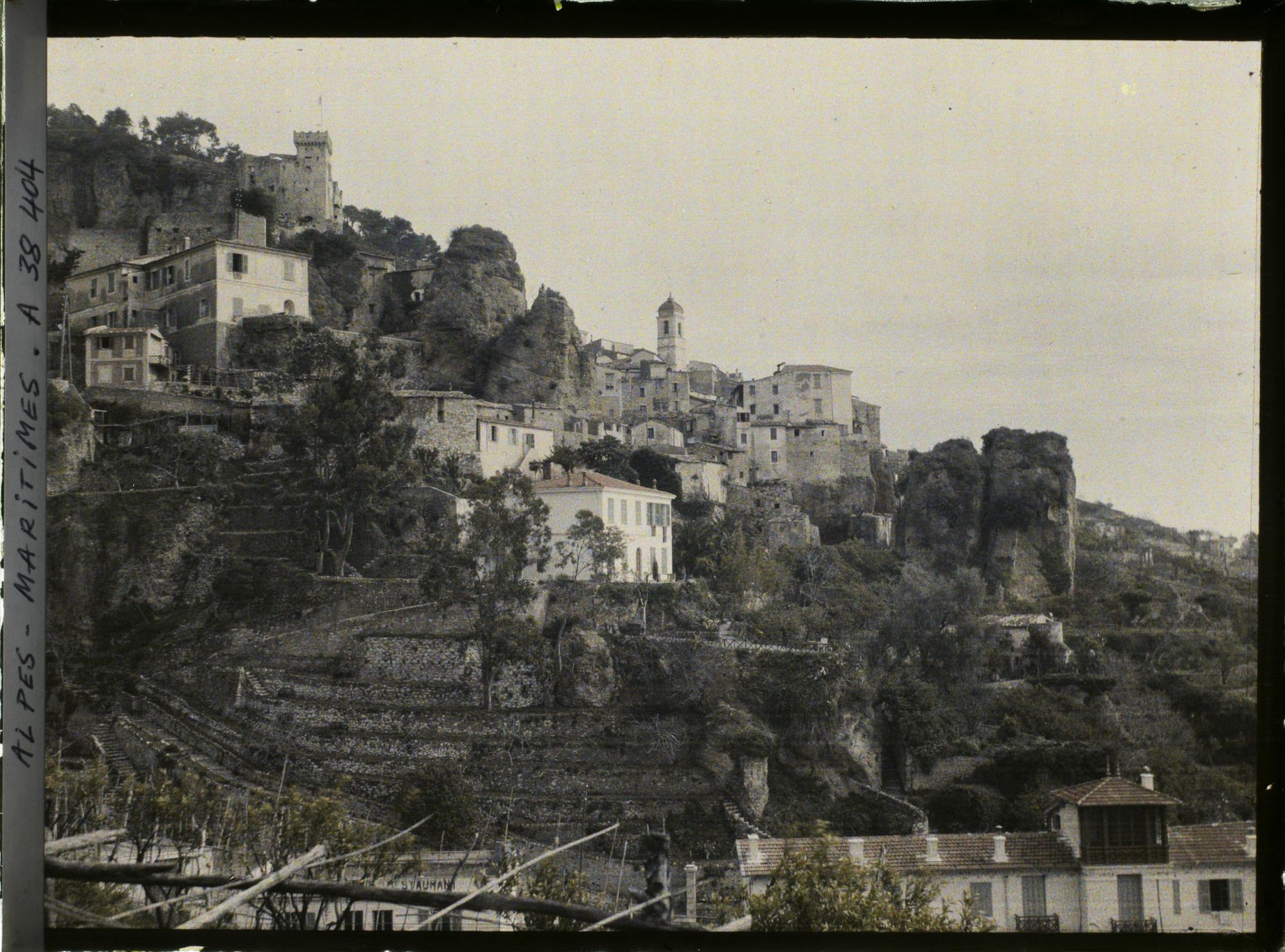 Image représentant Vue panoramique du village de Roquebrune