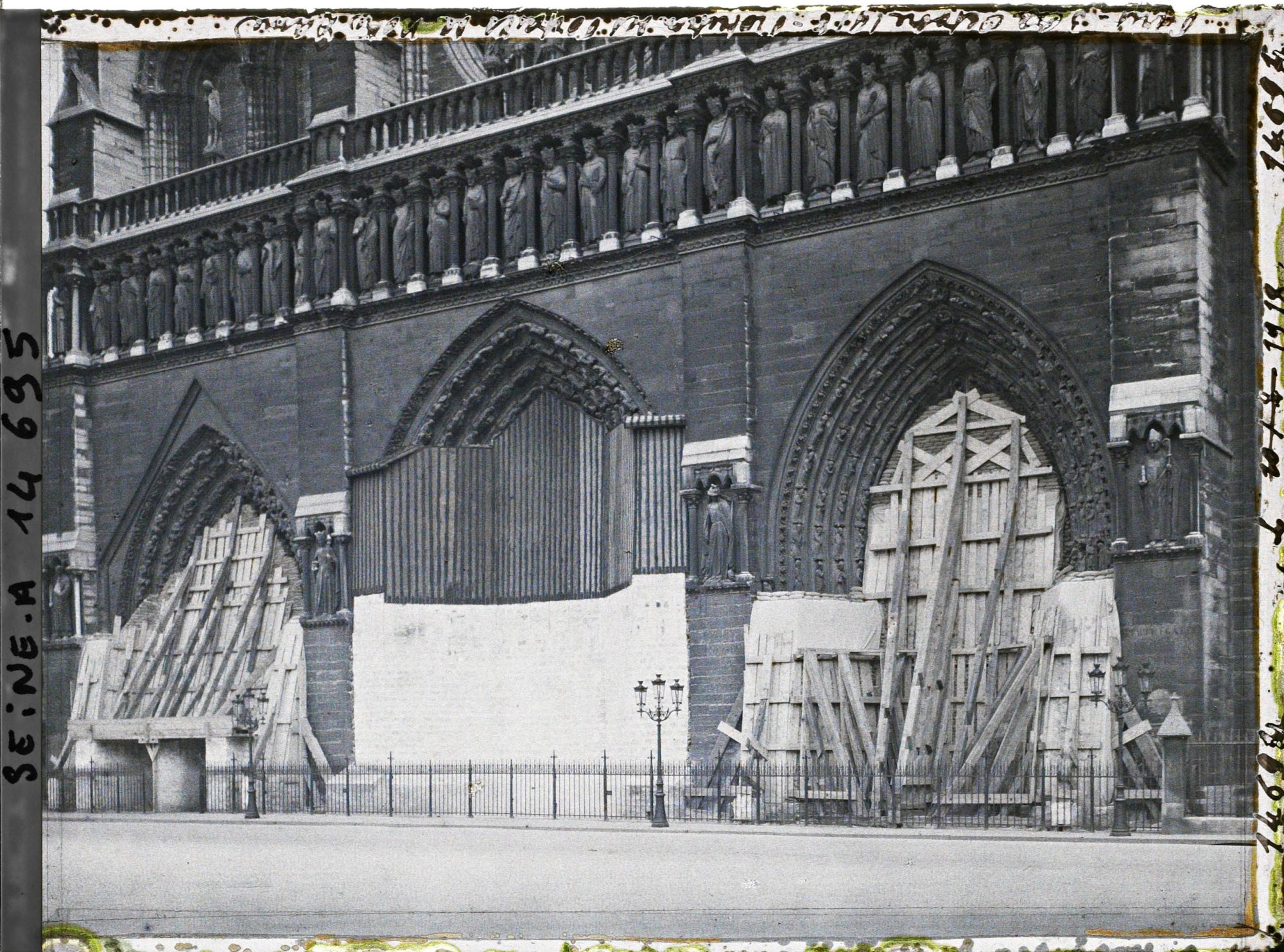 Image représentant Portails de Notre-Dame de Paris protégée contre les bombardements