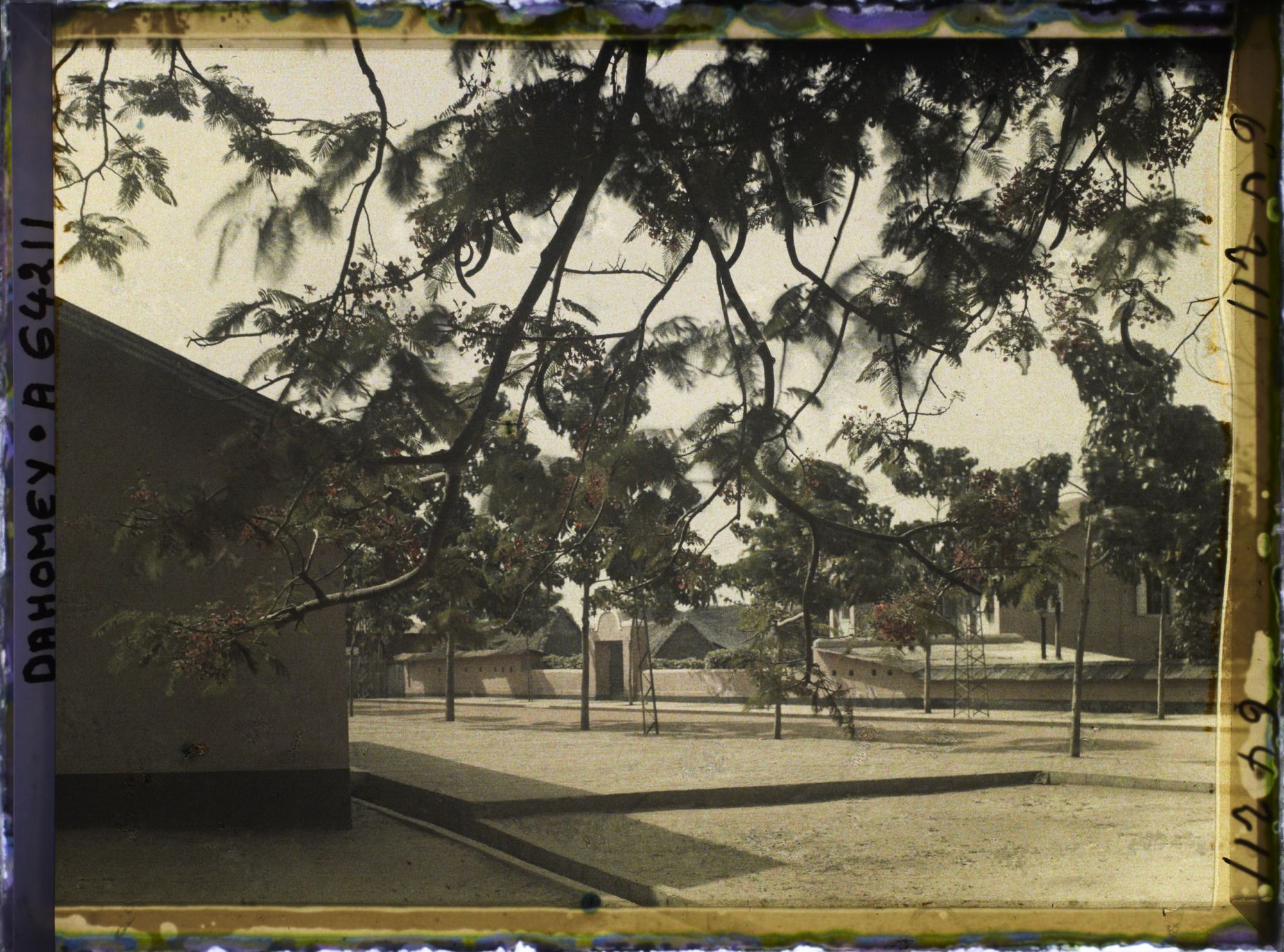 Image représentant La rue Victor-Régis (?) dans le quartier européen