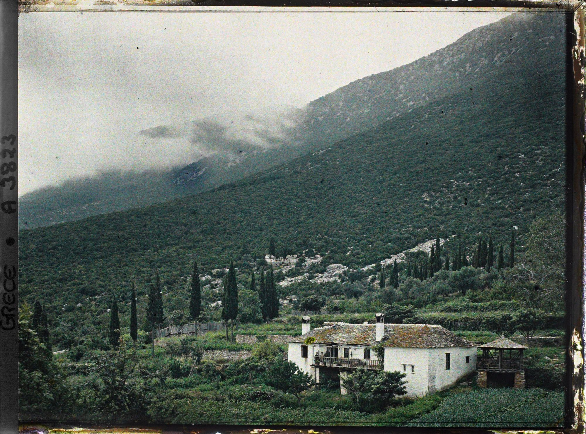 Image représentant Mont Athos, Eucquion, Le pied du Mont Athos