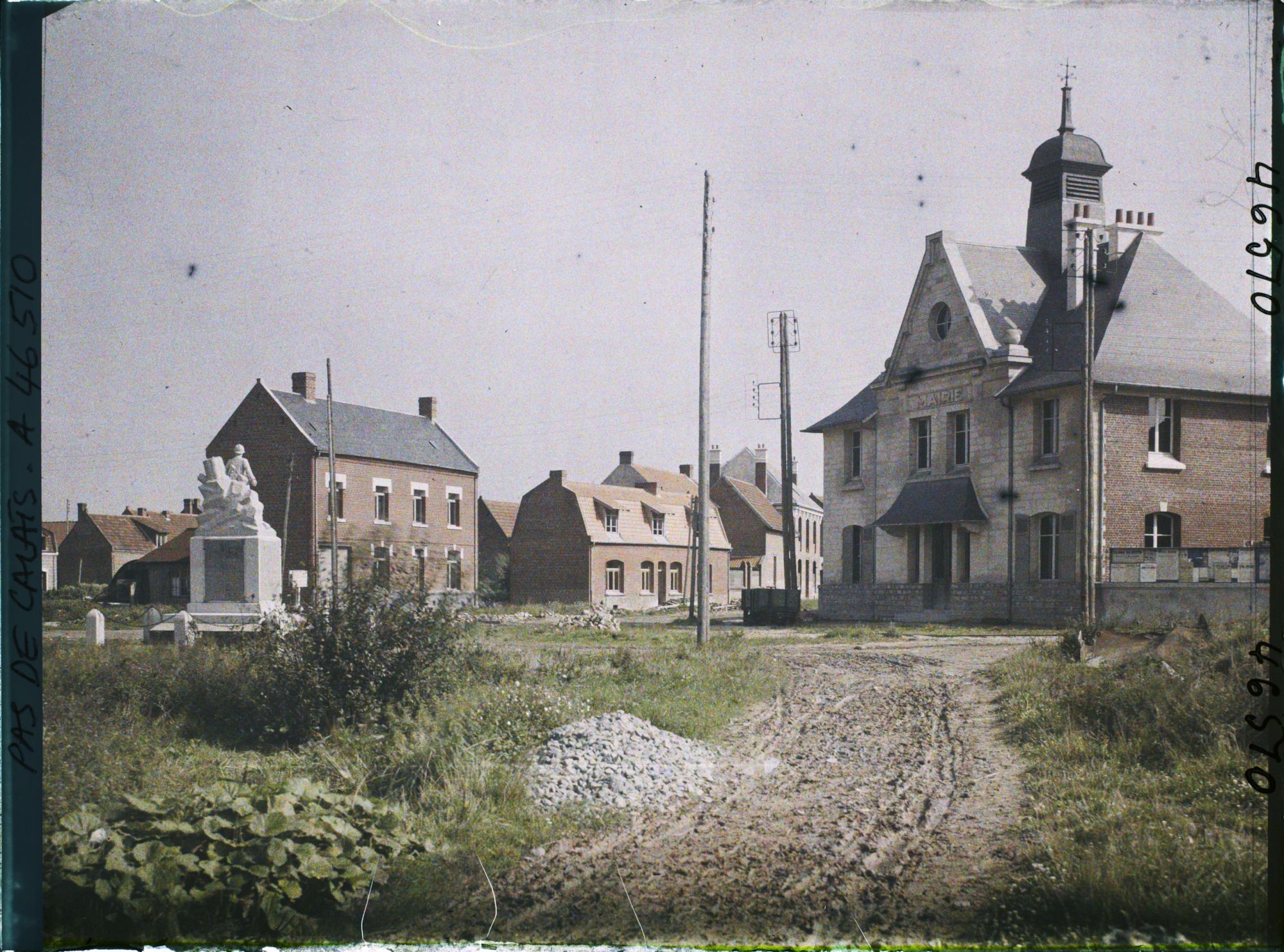 Image représentant France, Neuville-St-Vaast, Nouvelle Mairie et nouvelles Maisons
