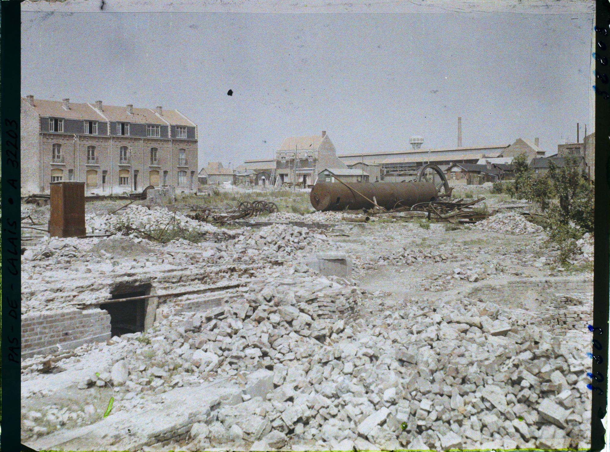 Image représentant France, Lens, Vue vers une grande Corderie reconstruite