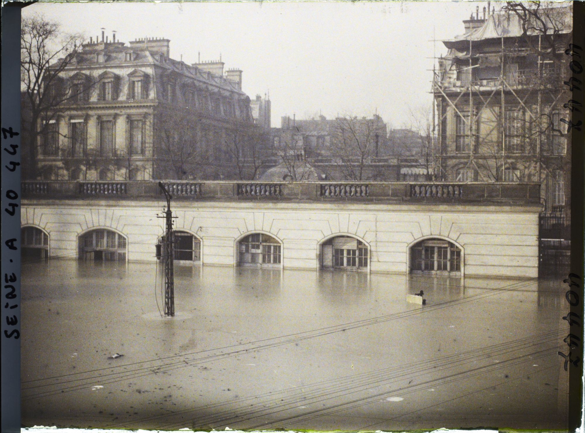 Image représentant La gare des Invalides inondée par la crue de la Seine