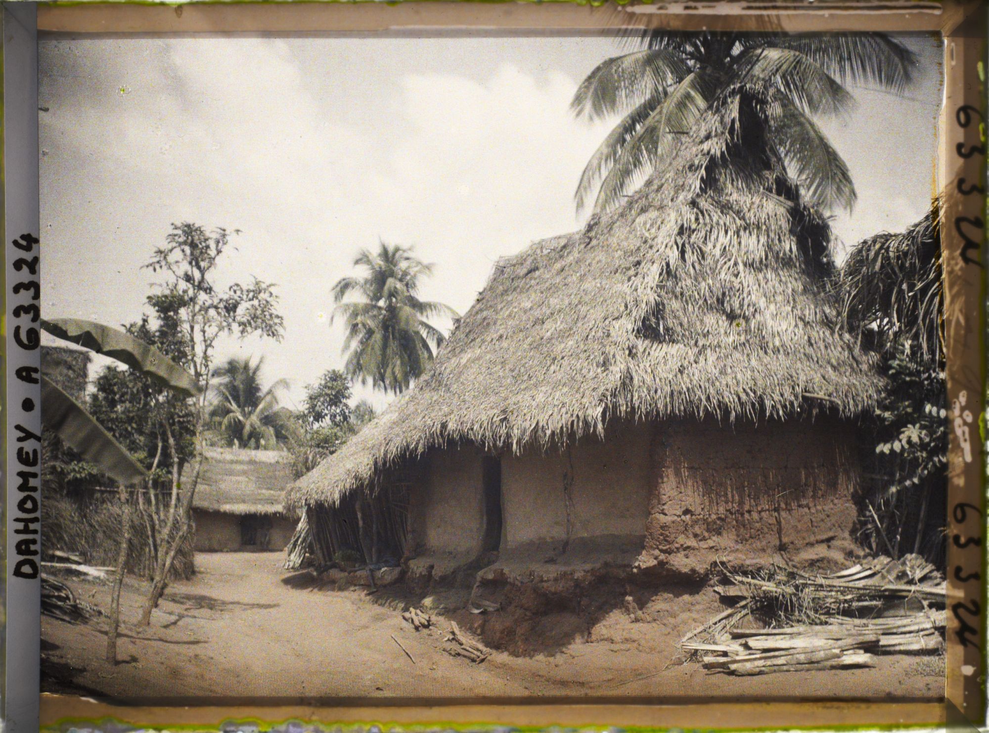 Image représentant Le village de Daagbé, exemple d'architecture traditionnelle