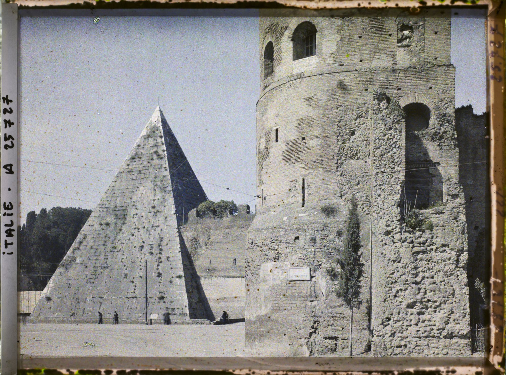Image représentant La porte St Paul et Pyramide de Cistuis