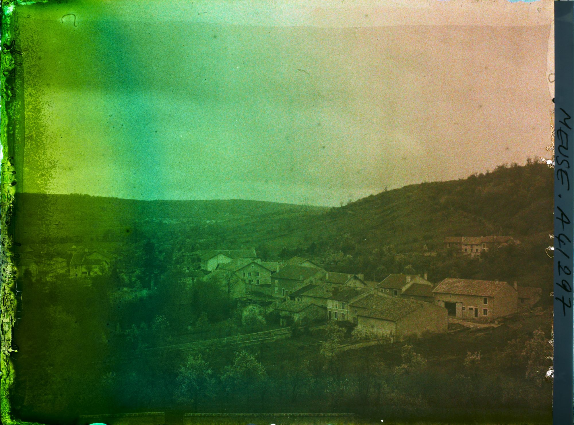 Image représentant France, Apremont (Woëvre), Panorama du Village vers l'Est