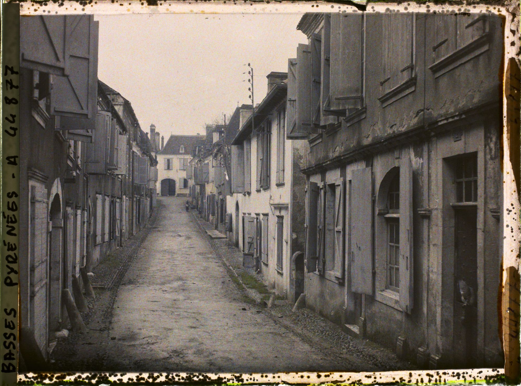 Image représentant France, Orthez, Même rue prise dans le sens opposé