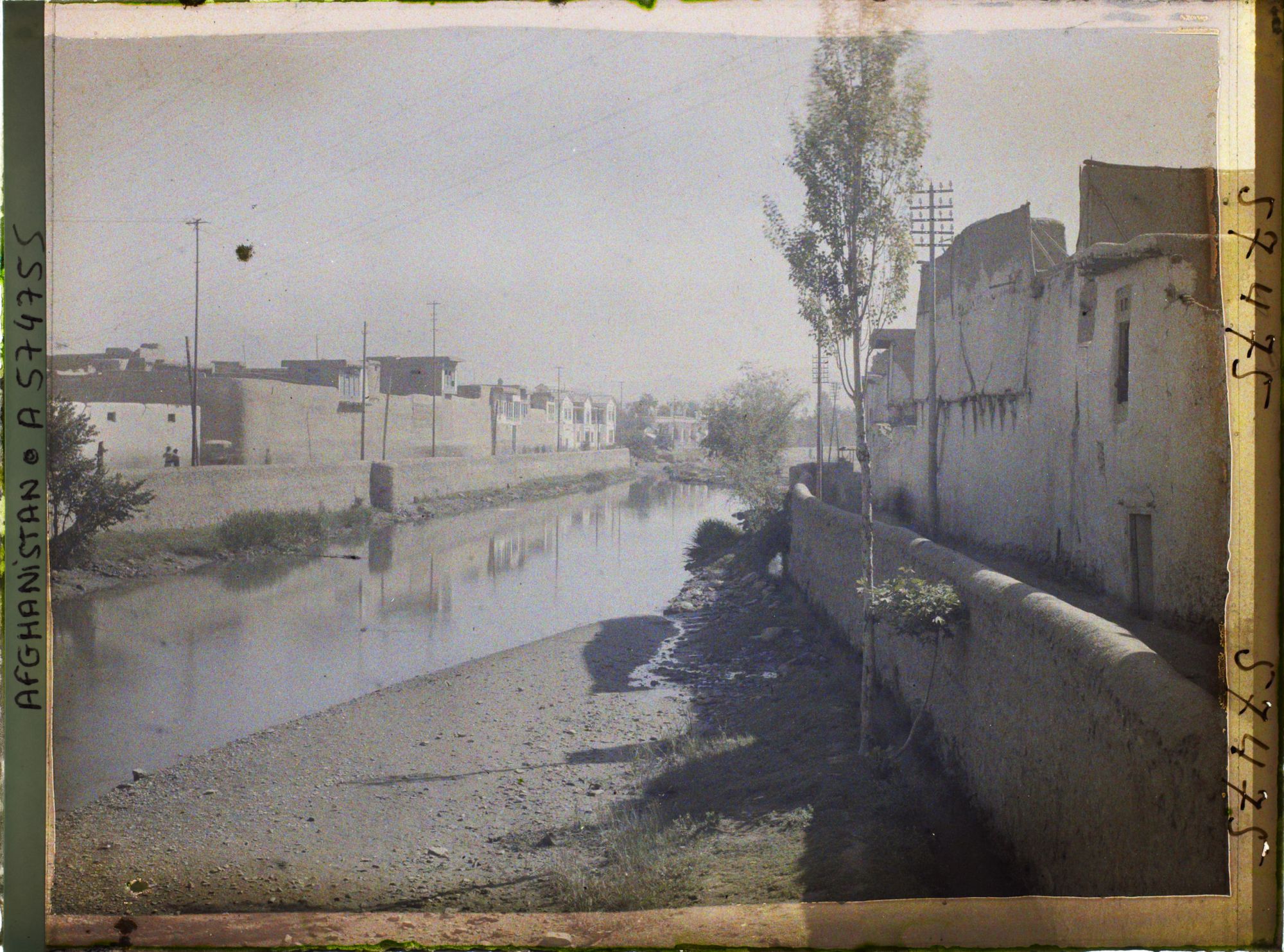 Image représentant Vue sur la rivière Kaboul (en ville)
