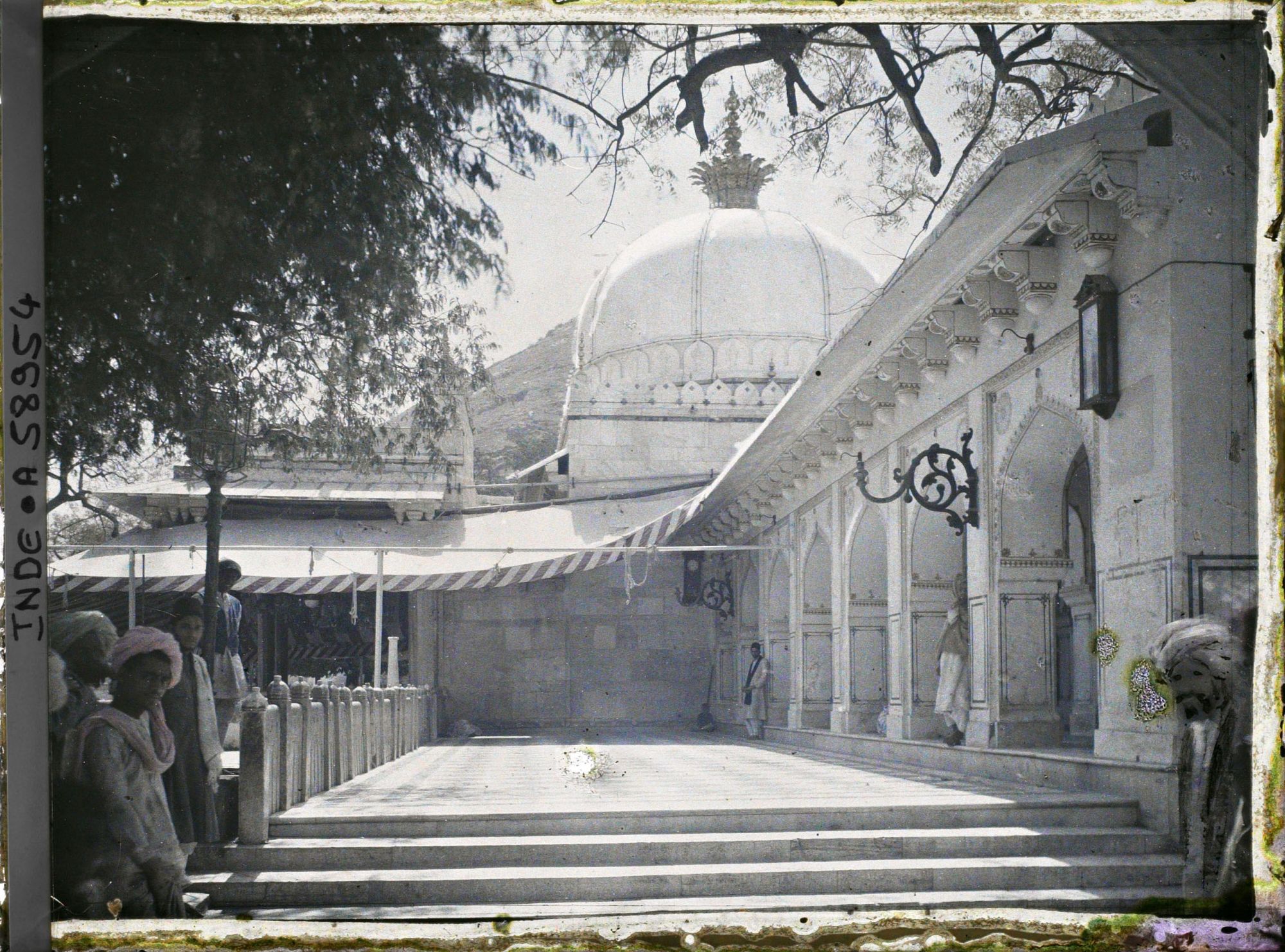 Image représentant Le dôme du mausolée du saint musulman Khaja-ud-Din Chishti dans le dargâh Sharif