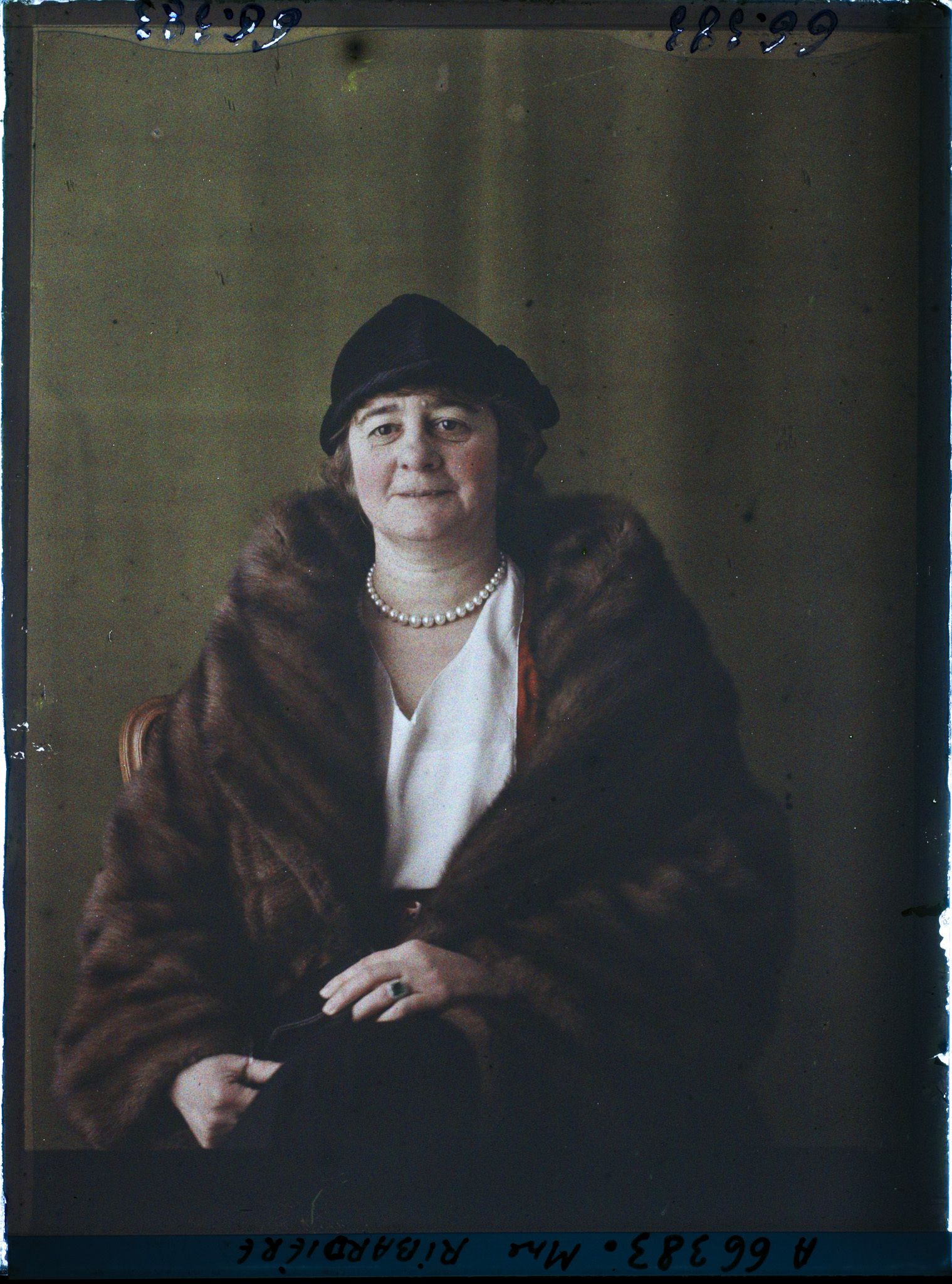 Image représentant https://musee-albert-kahn.s-museum.fr/home/NWQ2OTAwYzNmYjZlZTk1ZWQwODJmMjY4L2dlbmVyaWMtbm90aWNlLXRhYi9hdXRob3JpdHkvNjE3YTc5ZjVjZjhiODk2OGIzMzM3ZDIx/5d6900c3fb6ee95ed082f268/generic-notice-tab/authority/617a79ebcf8b8968b3337663 Madame Ribardière