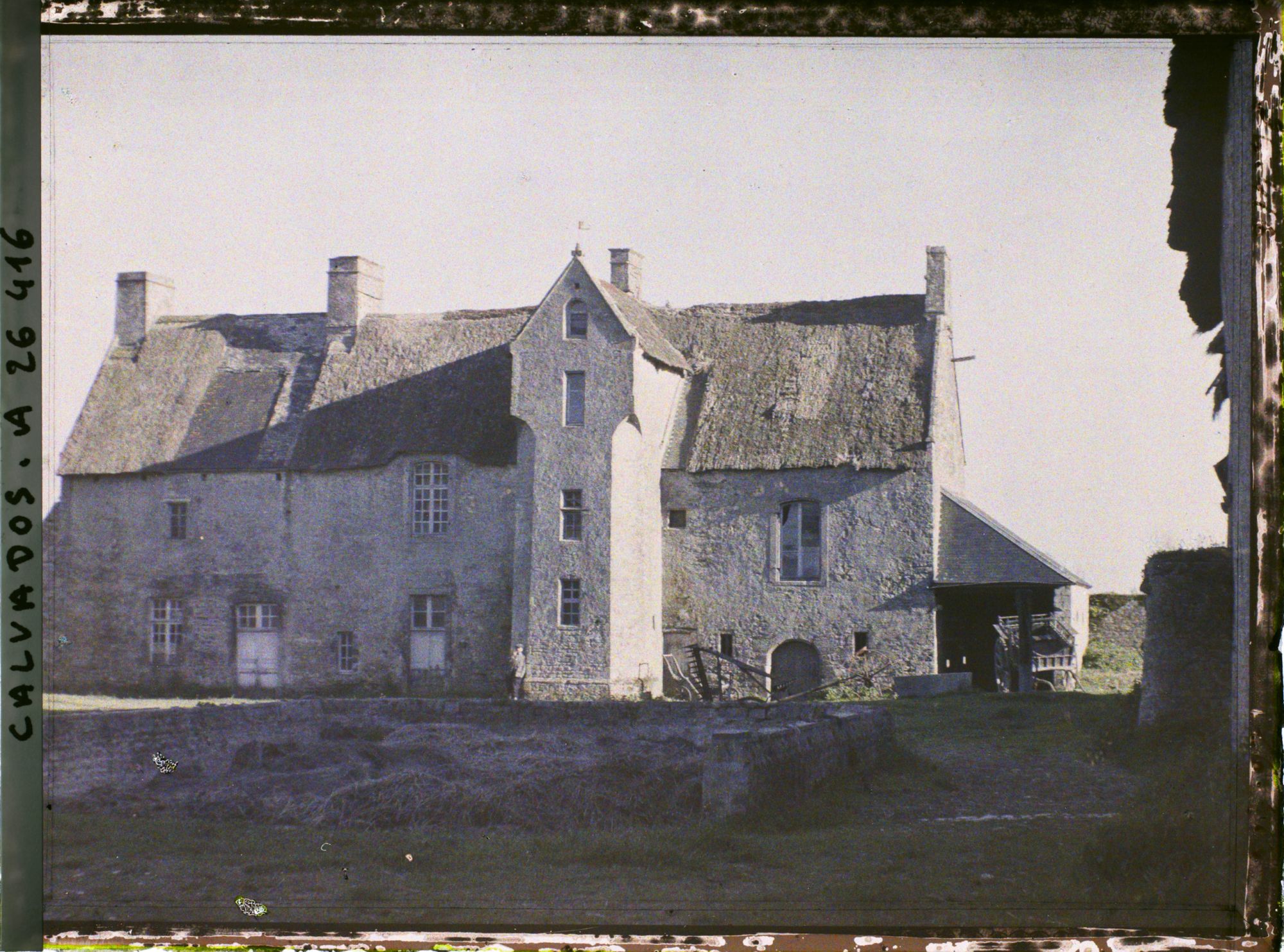 Image représentant Une ferme à toit de chaume