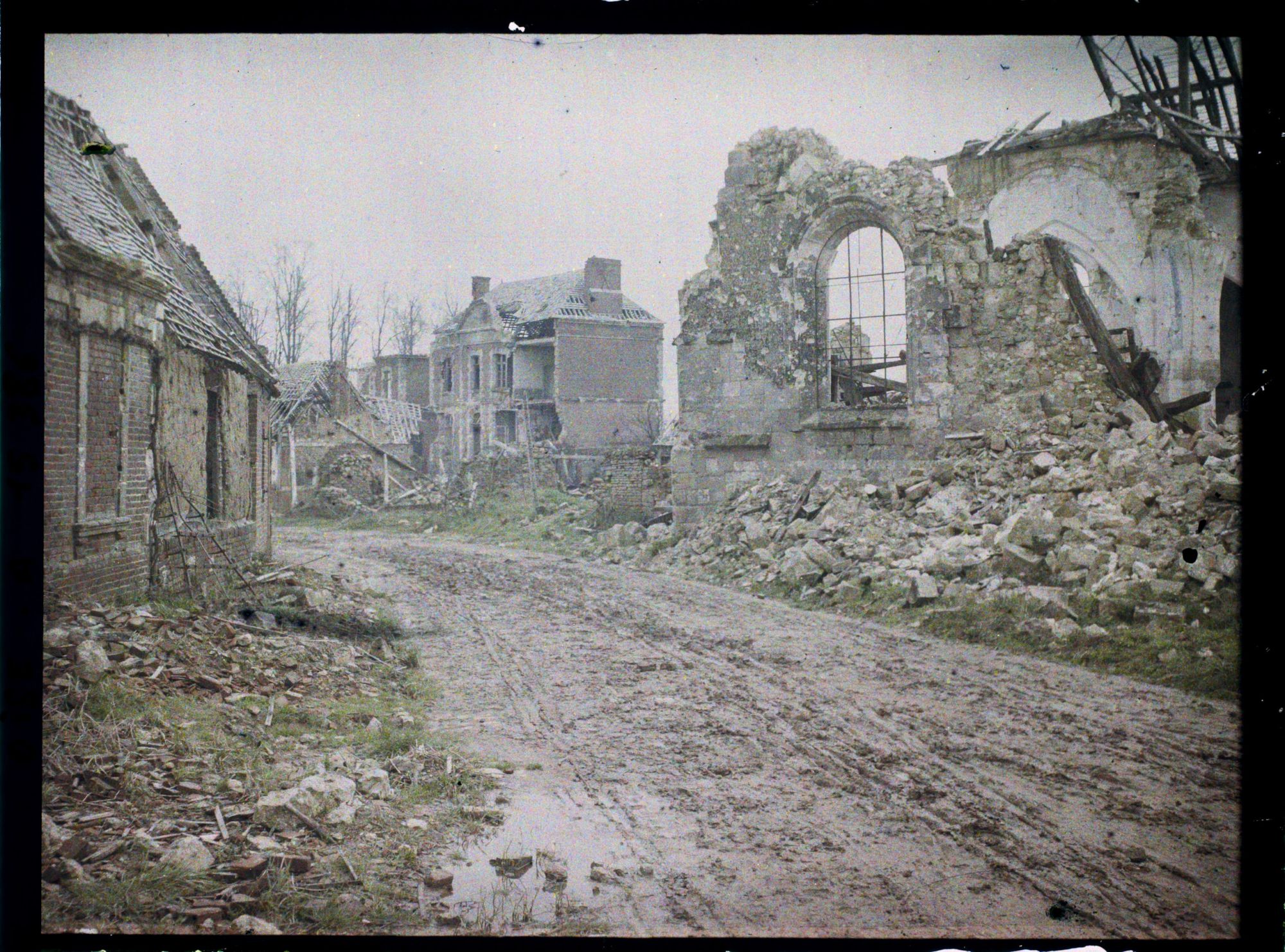 Image représentant France, Orvillers Sorel, Guerre : Les Ruines de la Rue de l'Eglise