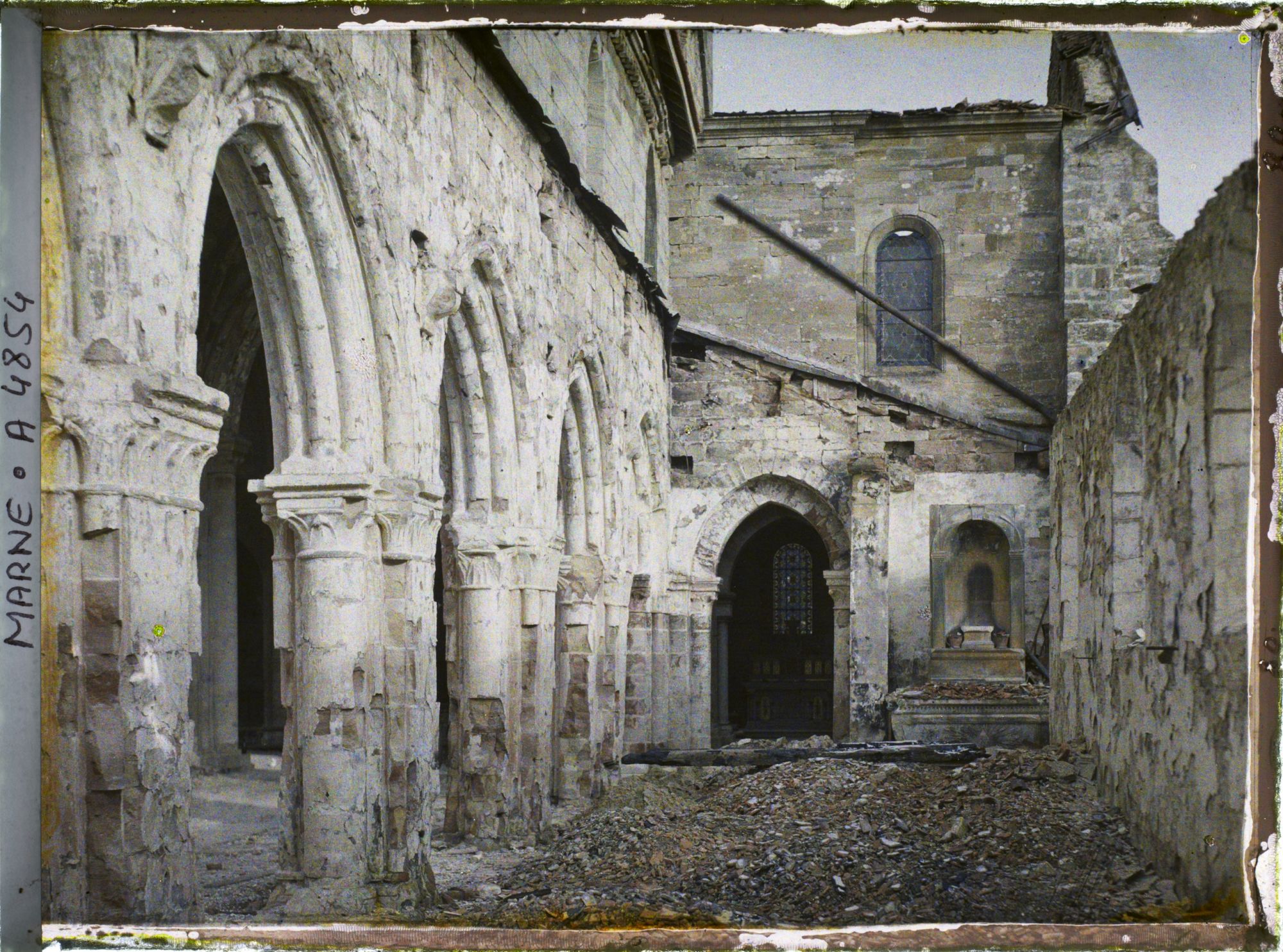 Image représentant Intérieur de l'église Notre-Dame de la Nativité