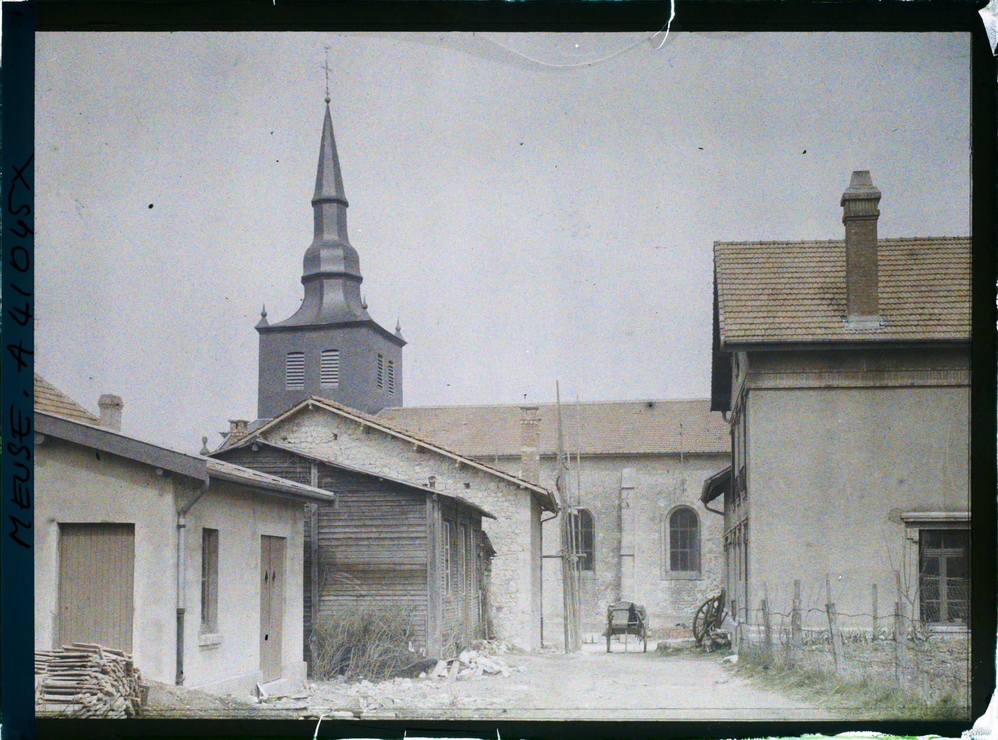 Image représentant France, Neuvilly, Abords de l'Eglise
