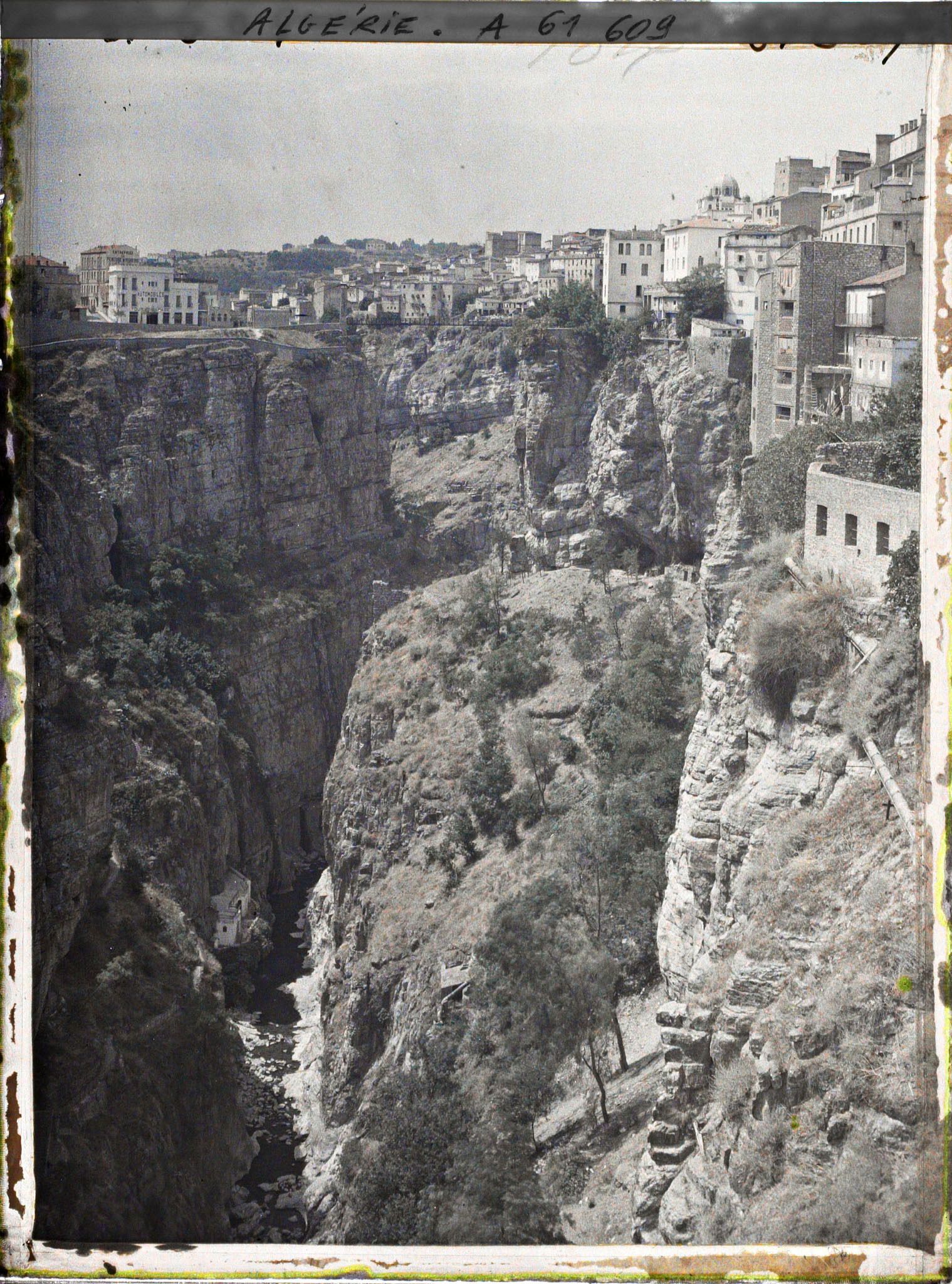 Image représentant Les gorges du Rhummei