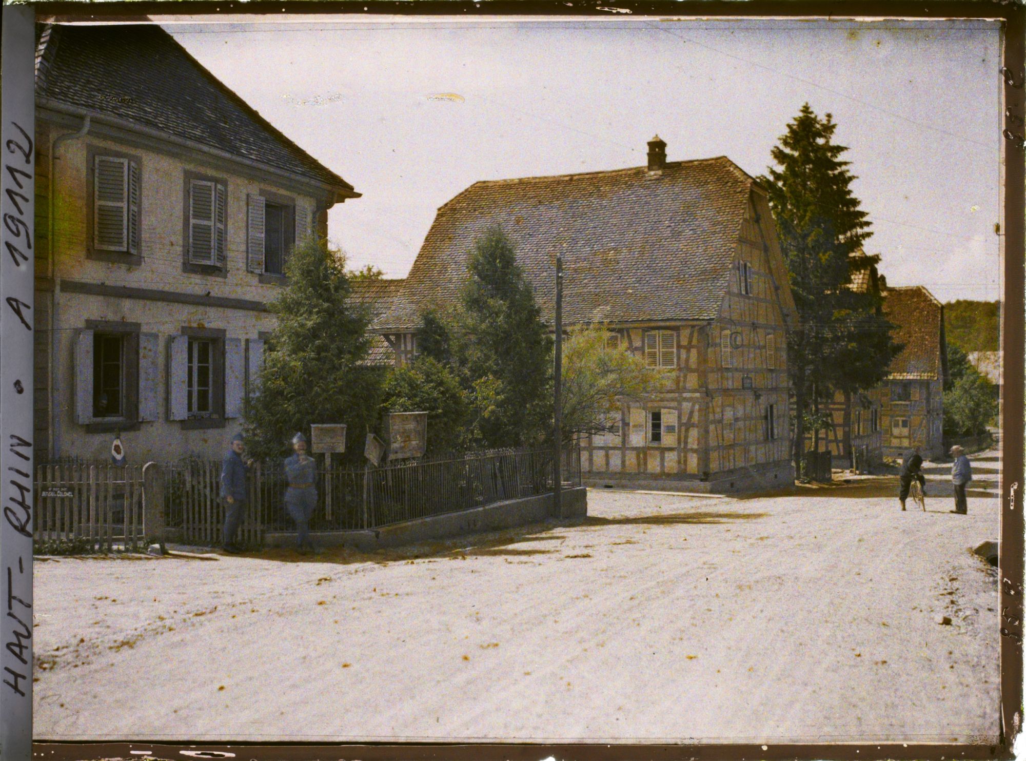 Image représentant France, Wolfersdorf, Traubach-le-Haut : maison alsacienne et route