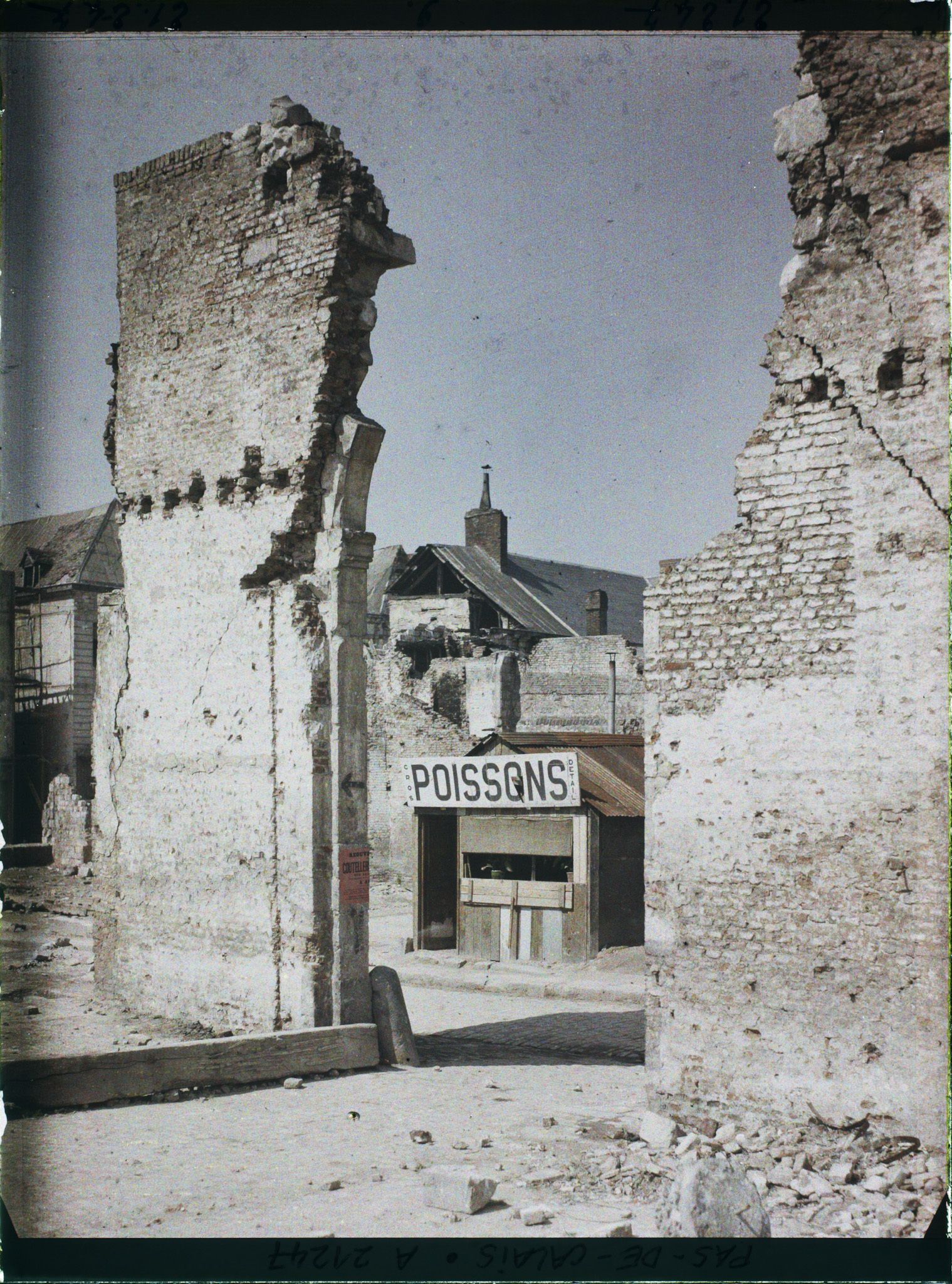 Image représentant France, Arras, Rue Vreziers - Un marchand de poissons