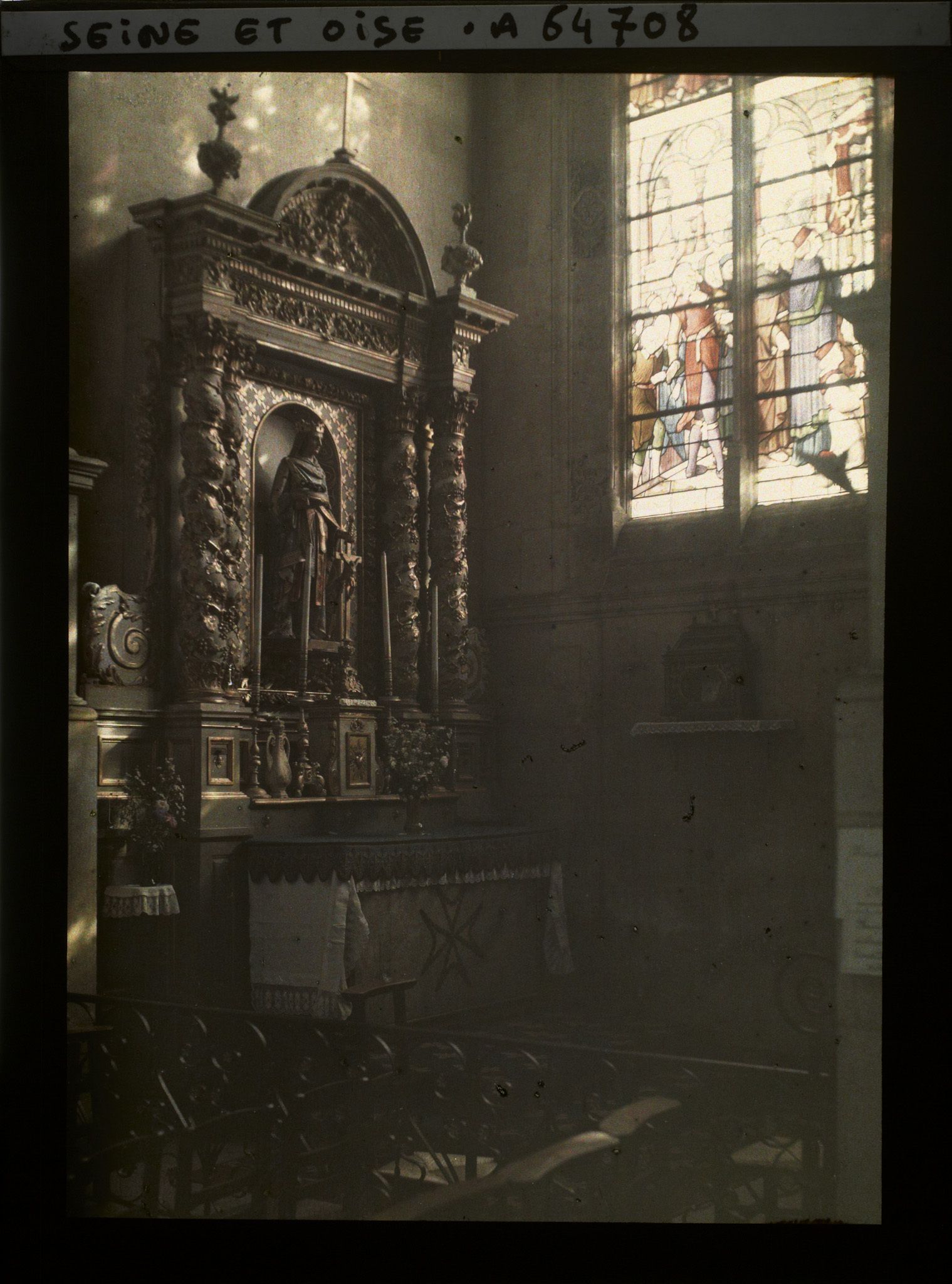 Image représentant Ile de France, Pontoise, Cathédrale St Maclou - Chapelle de la vierge - Effets de projections de vitraux