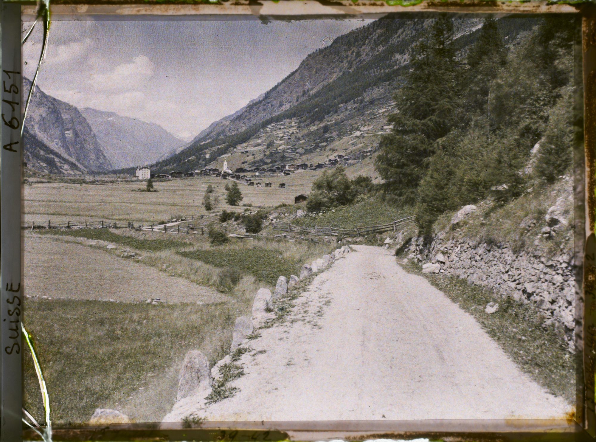 Image représentant Paysage sur la vallée de la Viège et le village de Saint-Nicolas