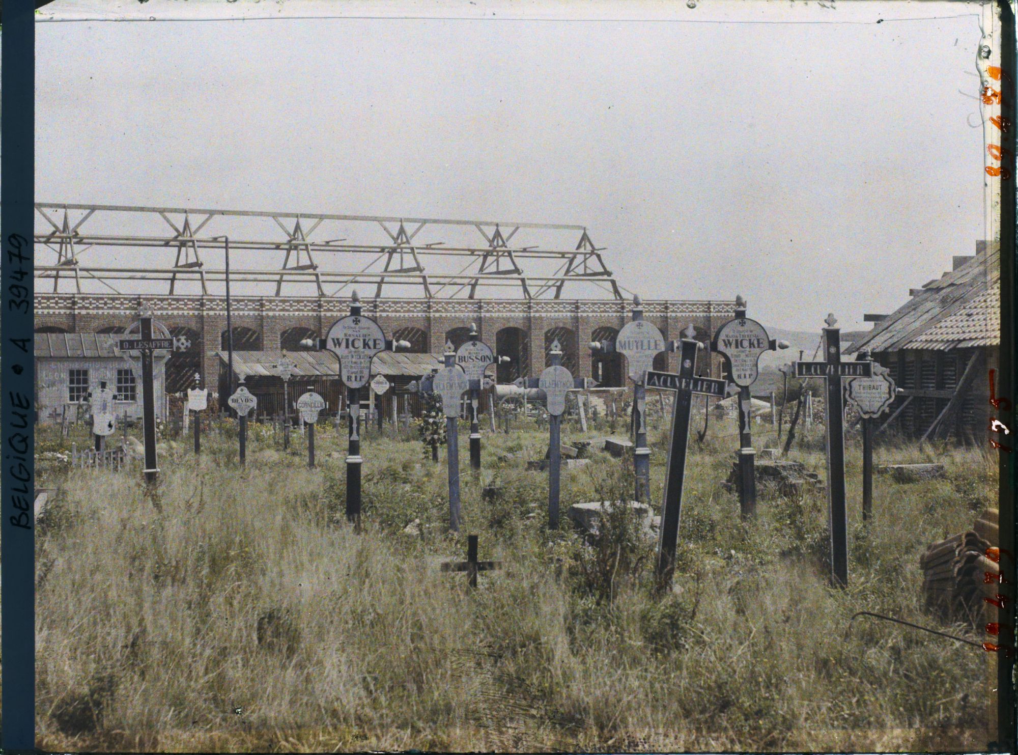 Image représentant Belgique, Locre, Reconstruction et Cimetière Civil