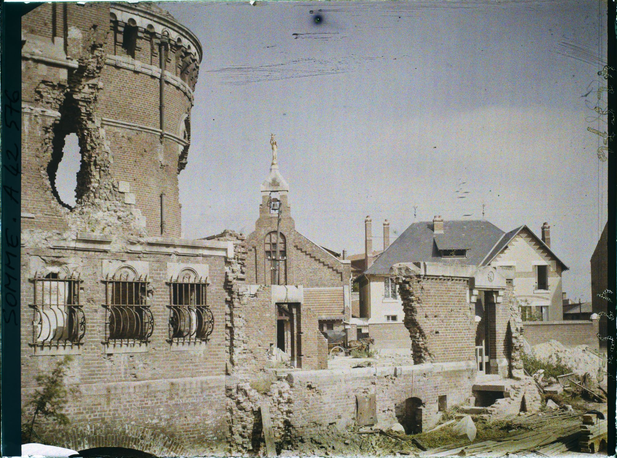 Image représentant France, Albert, Vue St l'Eglise provisoire