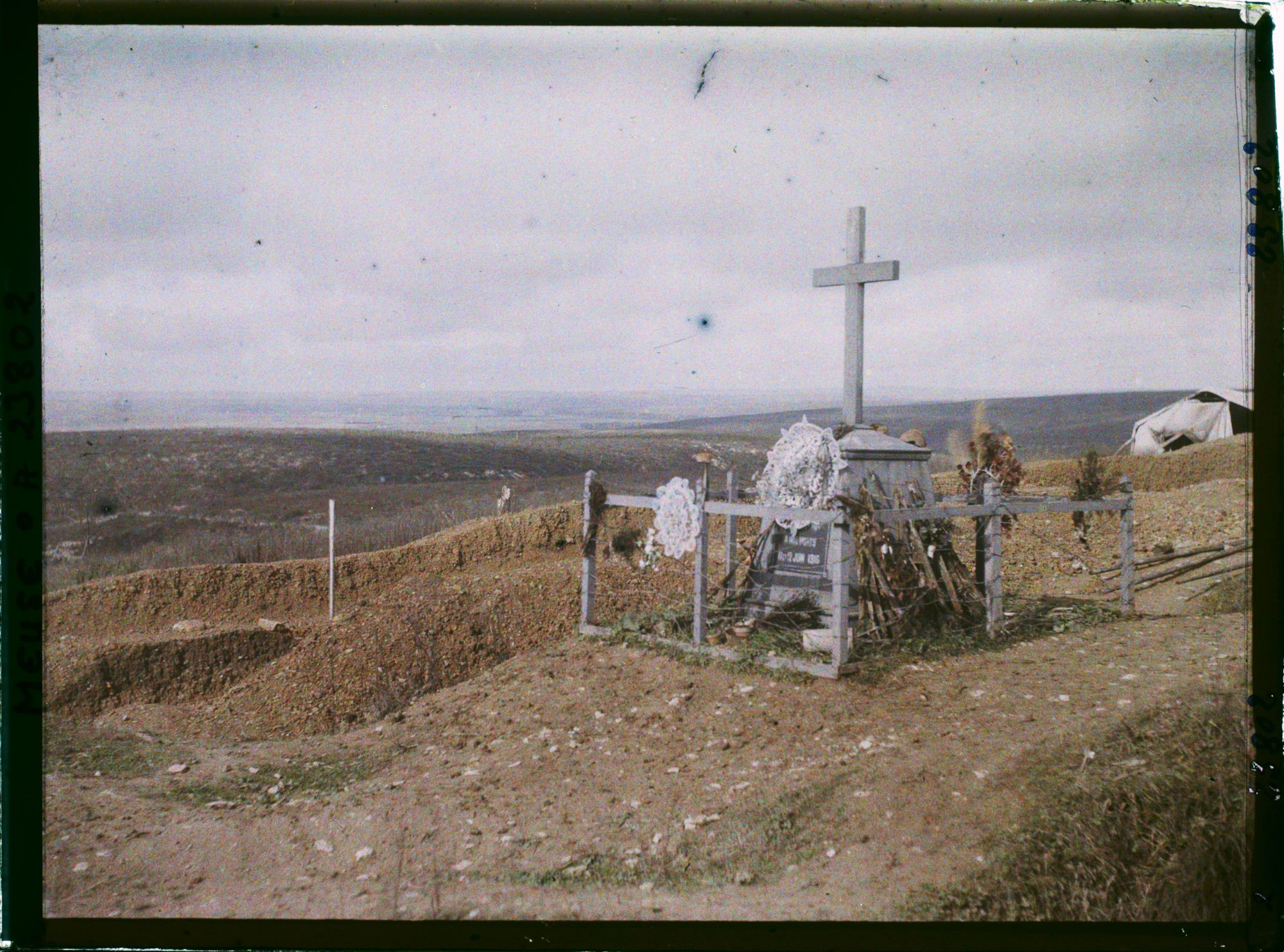 Image représentant France, Verdun, Fort de Douaumont. Le monument du 137e d'Infanterie à Douaumont