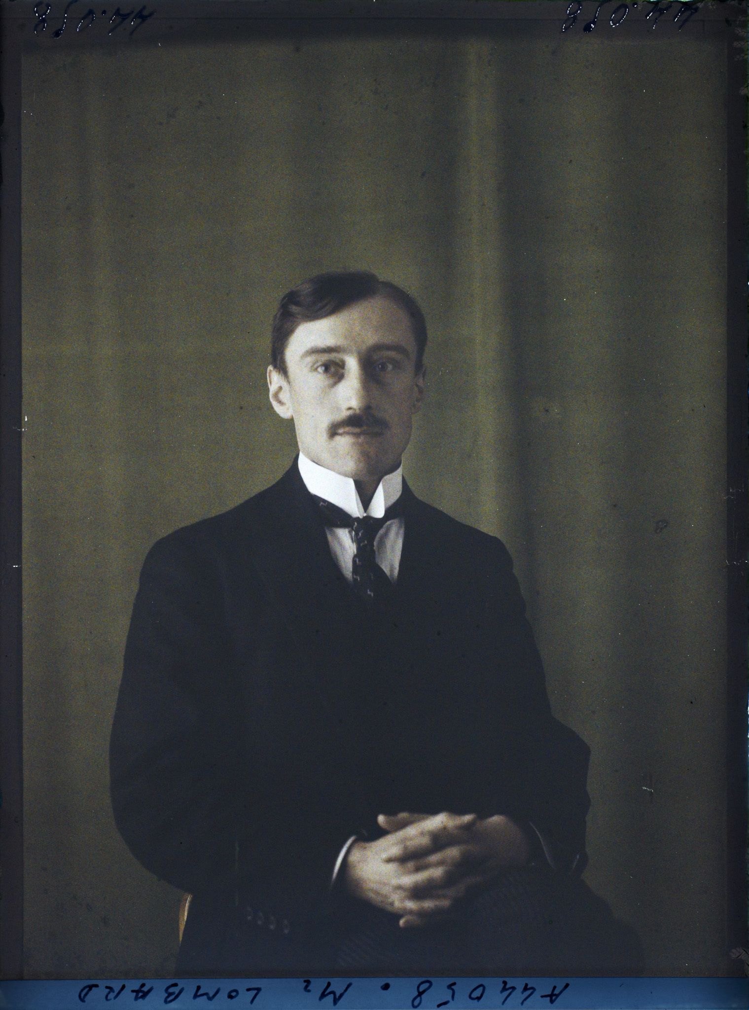 Image représentant https://musee-albert-kahn.s-museum.fr/home/NWQ2OTAwYzNmYjZlZTk1ZWQwODJmMjY4L2dlbmVyaWMtbm90aWNlLXRhYi9hdXRob3JpdHkvNjE3YTc5ZjVjZjhiODk2OGIzMzM3ZDIx/5d6900c3fb6ee95ed082f268/generic-notice-tab/authority/617a79ebcf8b8968b333728b Monsieur André Lombard