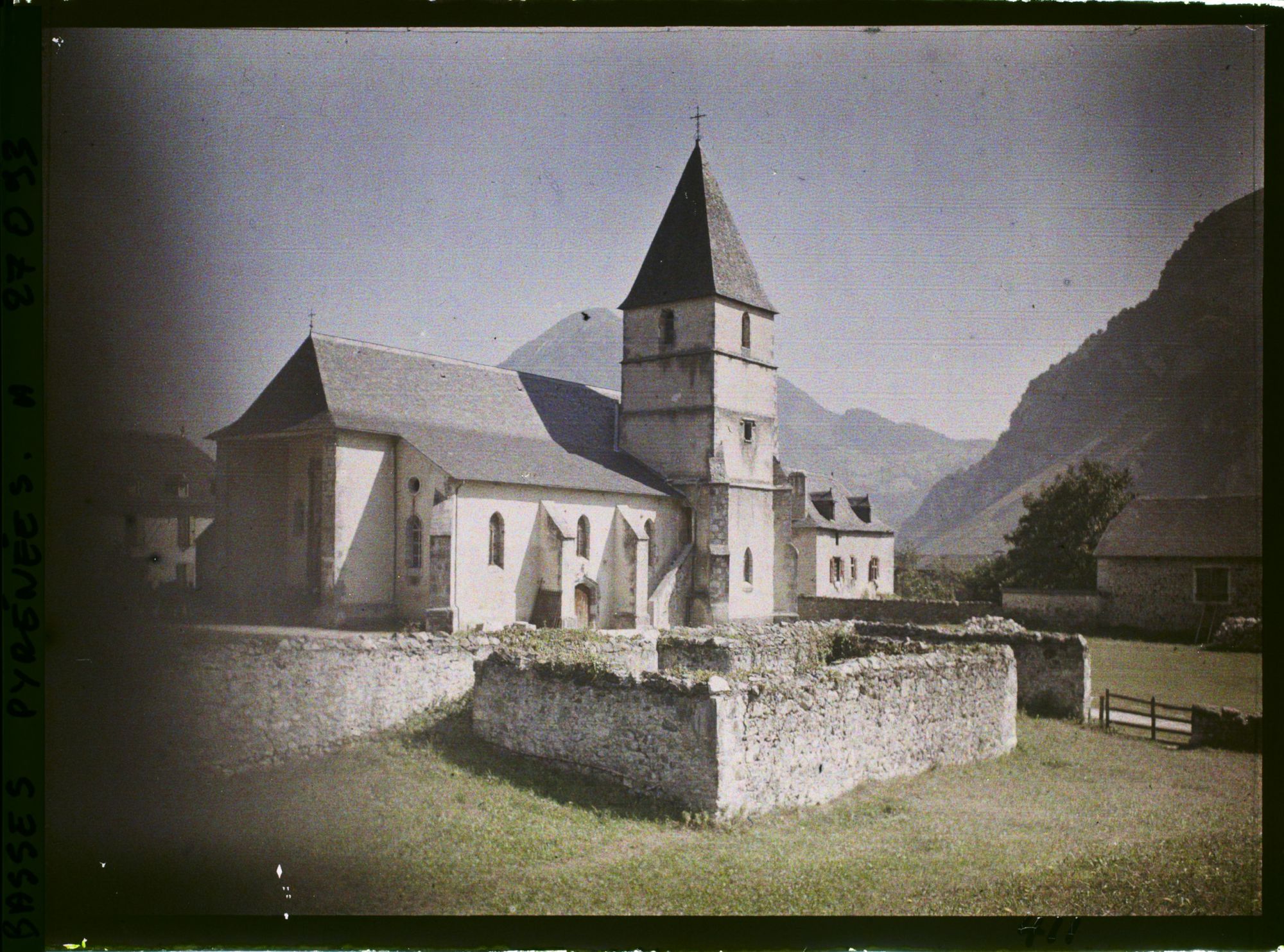 Image représentant France , Bielle, L'Eglise de Bielle