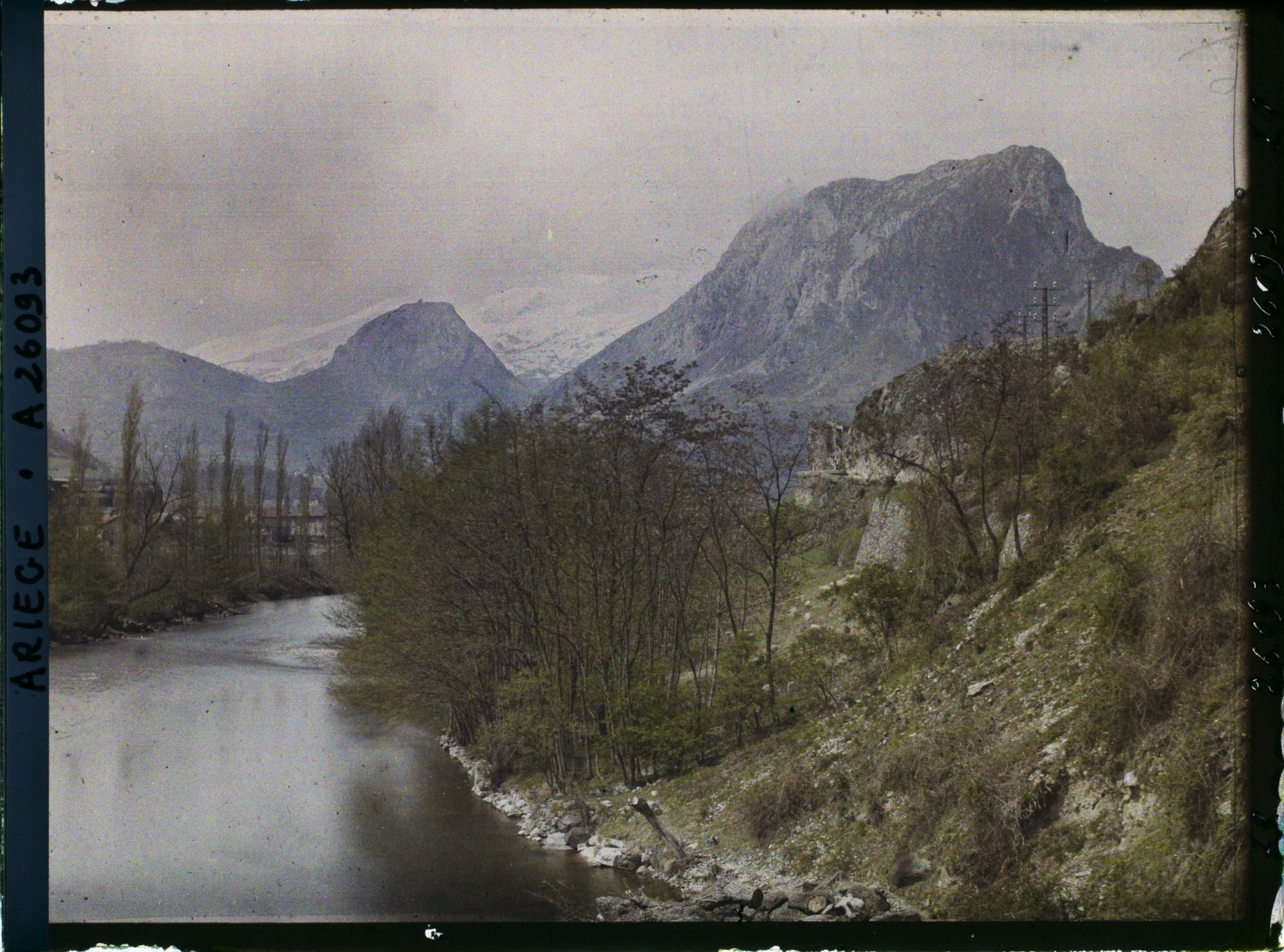 Image représentant L'Ariège vers l'aval et le Soudour vu de la route d'Ussat