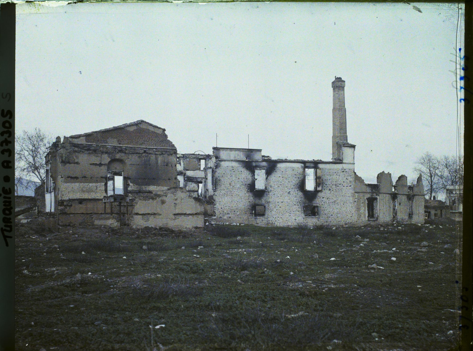 Image représentant Turquie, Cassaba, Fabrique incendiée , la même, Vue extérieure