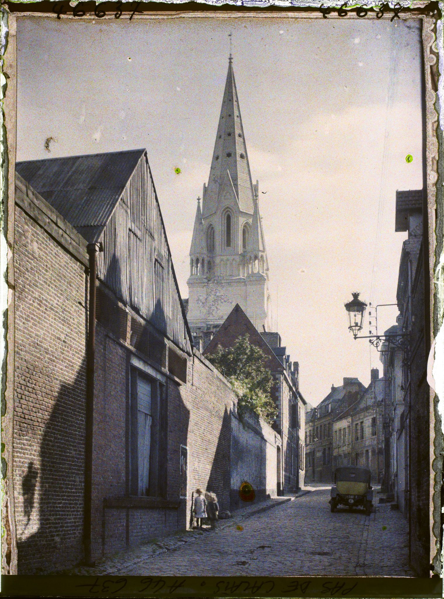Image représentant France, Arras, Vieille rue et clocher de St Géry