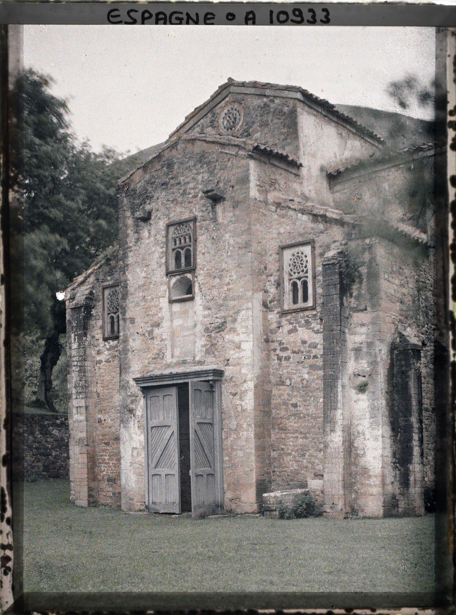 Image représentant Espagne, Près Oviedo, L'ensemble de S Miguel de Lillo (IXe s.)