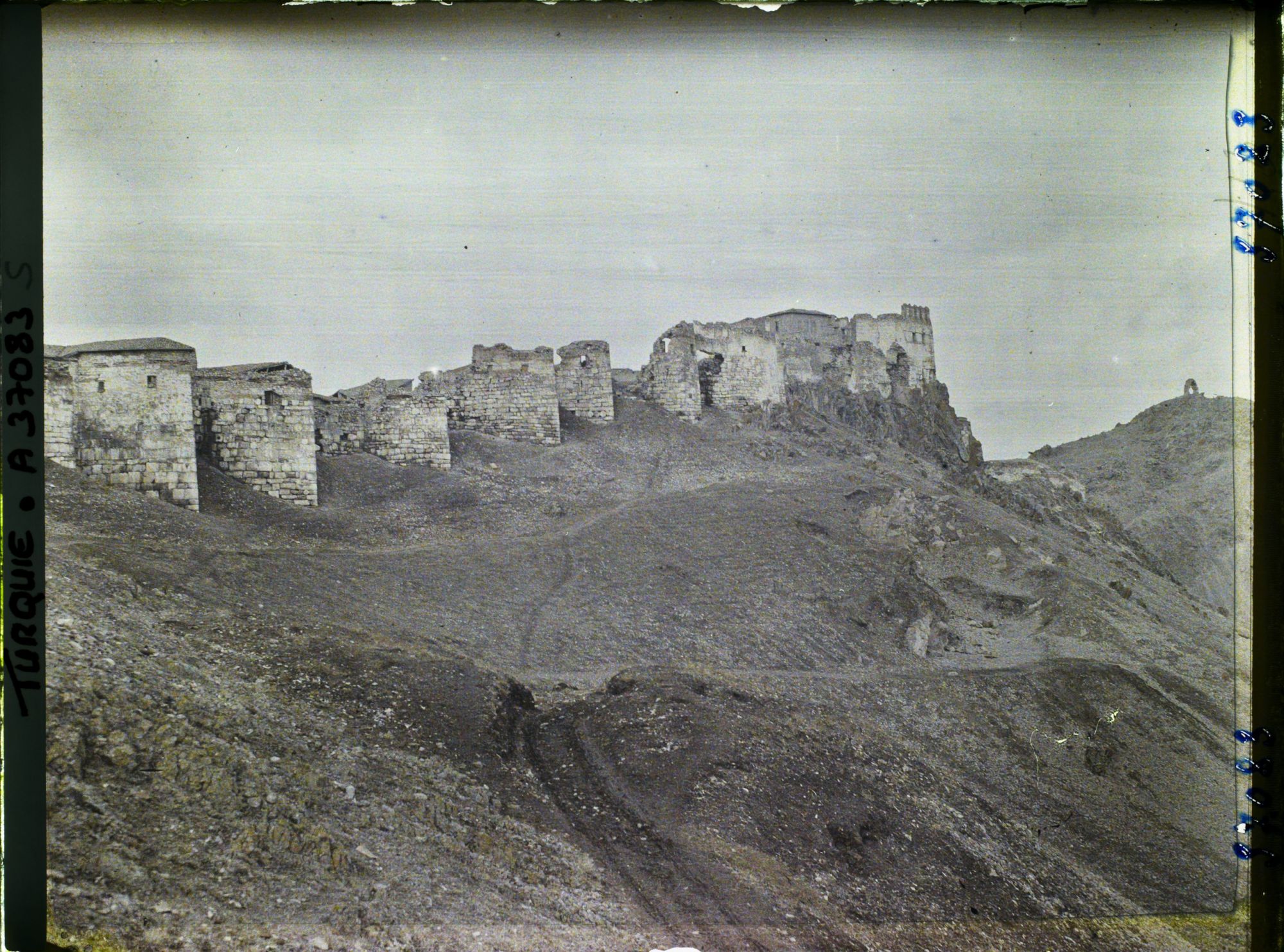 Image représentant Turquie, Angora, Enceinte Est de la Ville haute, sur la droite, Observatoire de Tamerlan