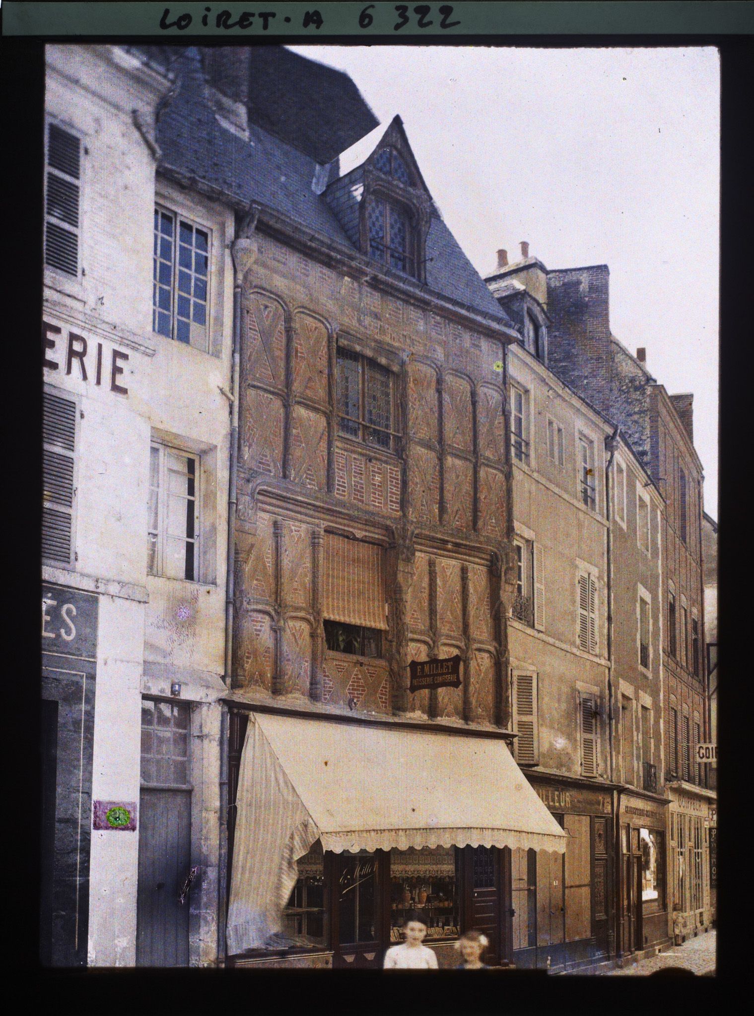 Image représentant La Patisserie Confiserie E. Millet, sise dans une maison du XVe siècle rue Gambetta