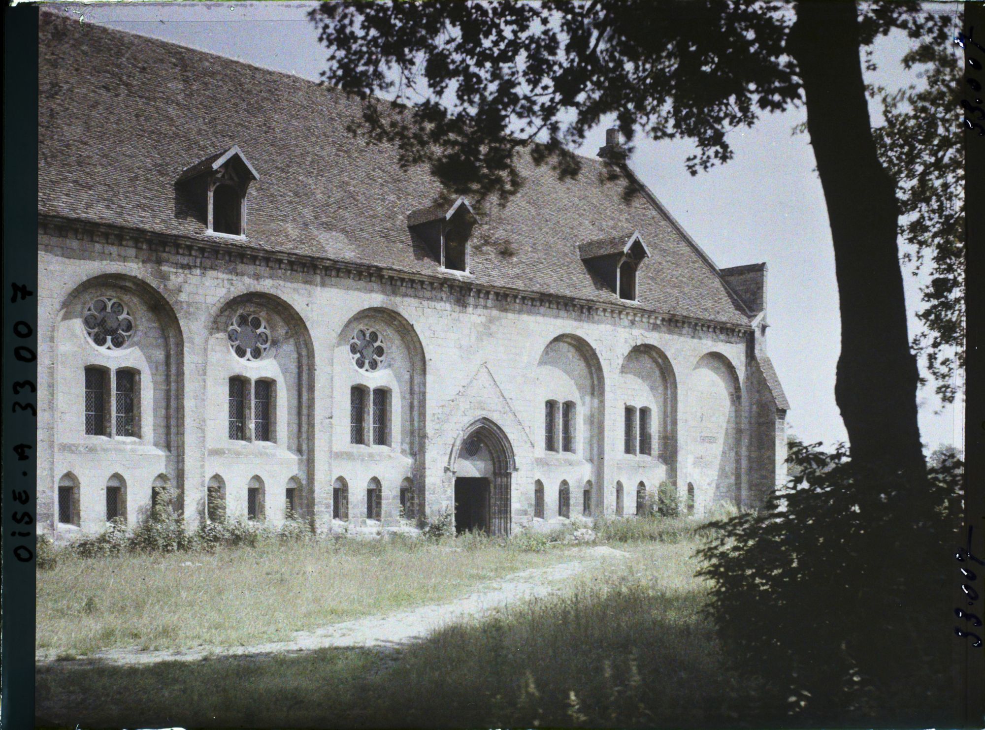 Image représentant France, Ourscamp, Ruines de l'Abbaye d'Ourscamps :  La salle des Morts, vue extérieure