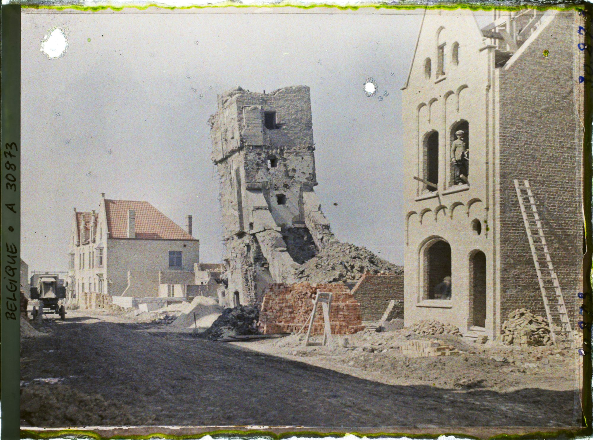 Image représentant Belgique, Dixmude, Observatoire Allemand et maisons neuves