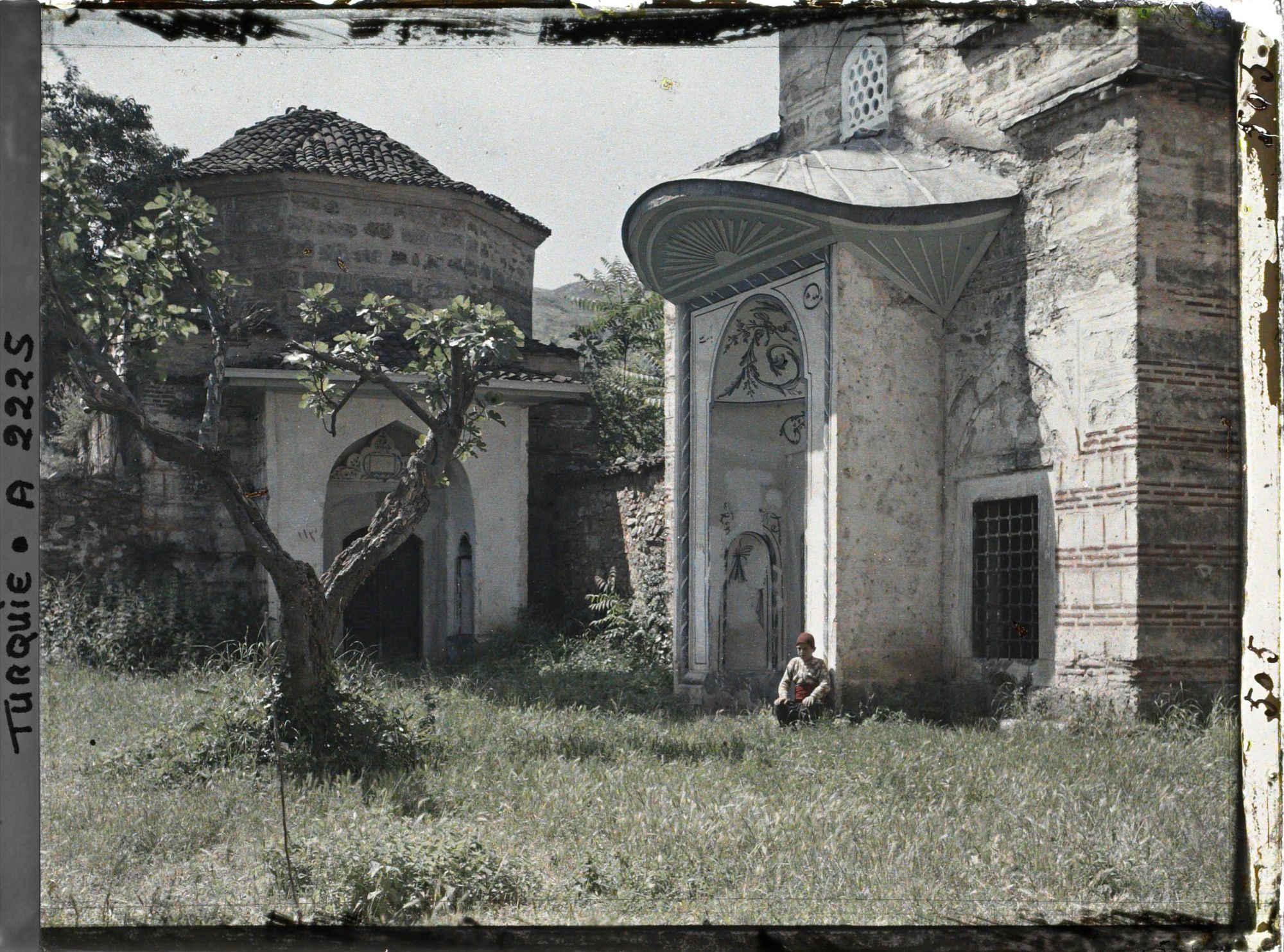 Image représentant Cimetière de la Muradiye Camii (mosquée de Murat II), abritant onze mausolées de la famille impériale ottomane