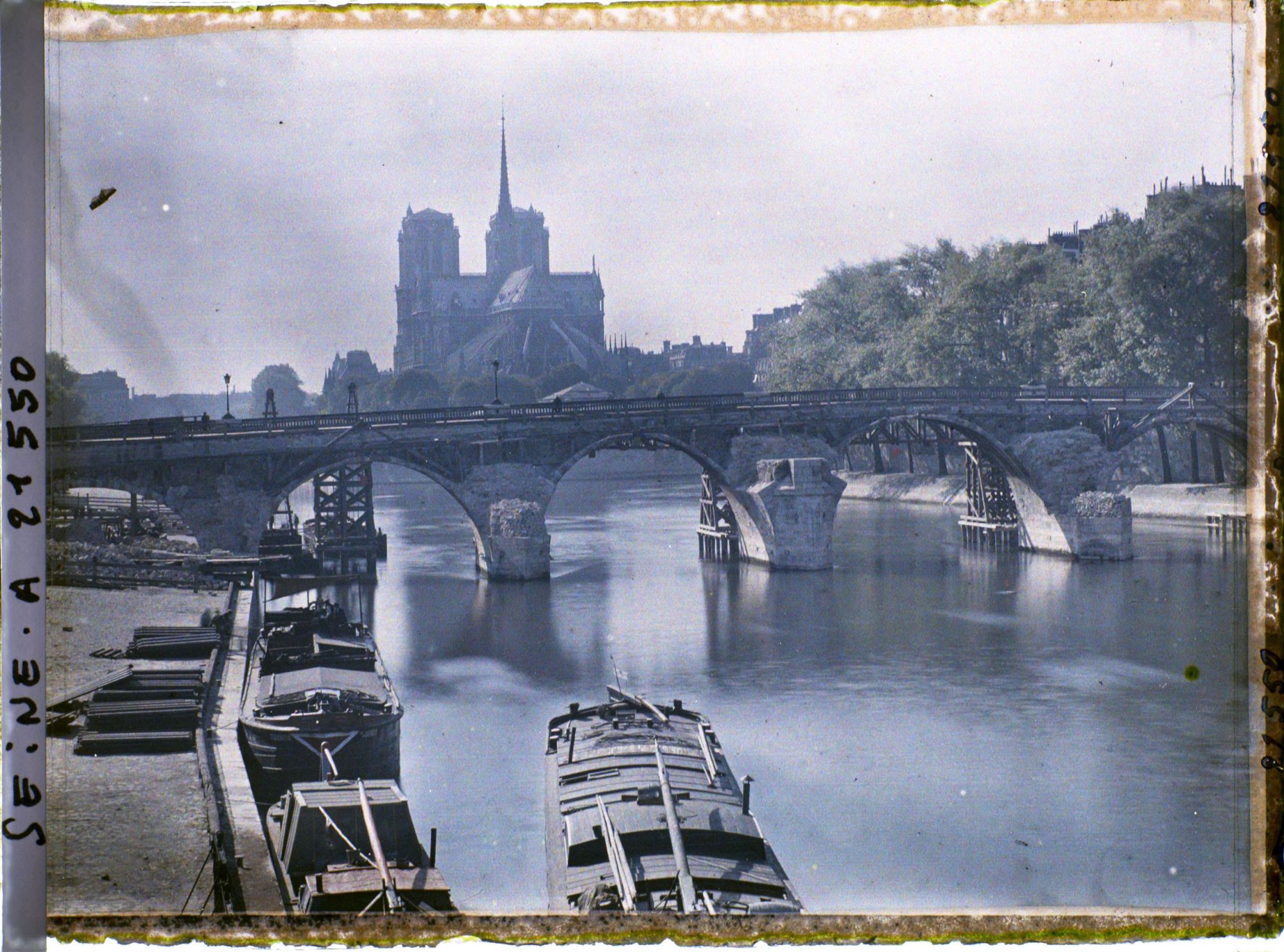 Image représentant Le pont de la Tournelle en démolition