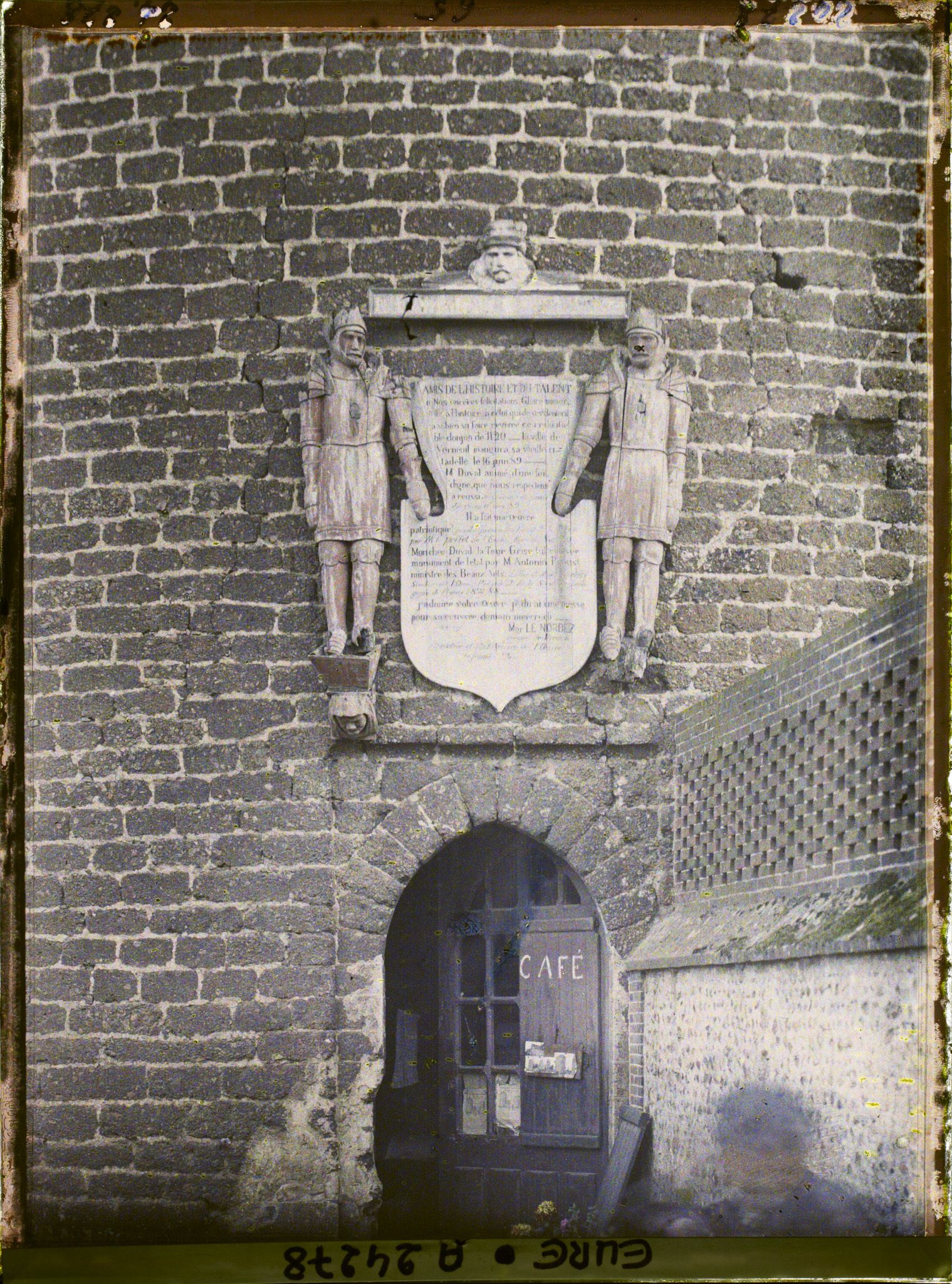 Image représentant Frontispice de la Tour Grise