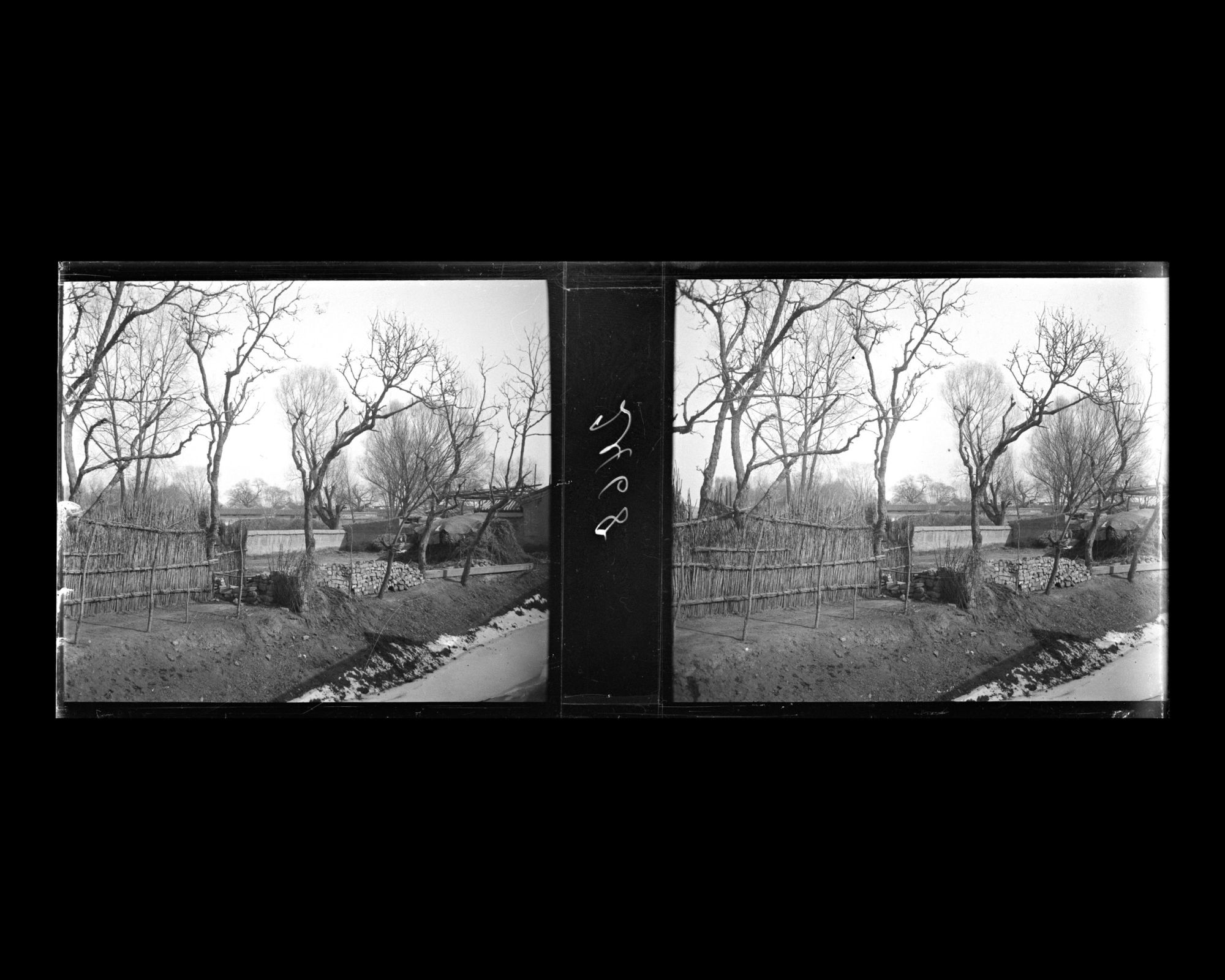 Image représentant Rive est du Qianhai ("lac Antérieur") dans le quartier du Shishahai ("lac des Dix Monastères")