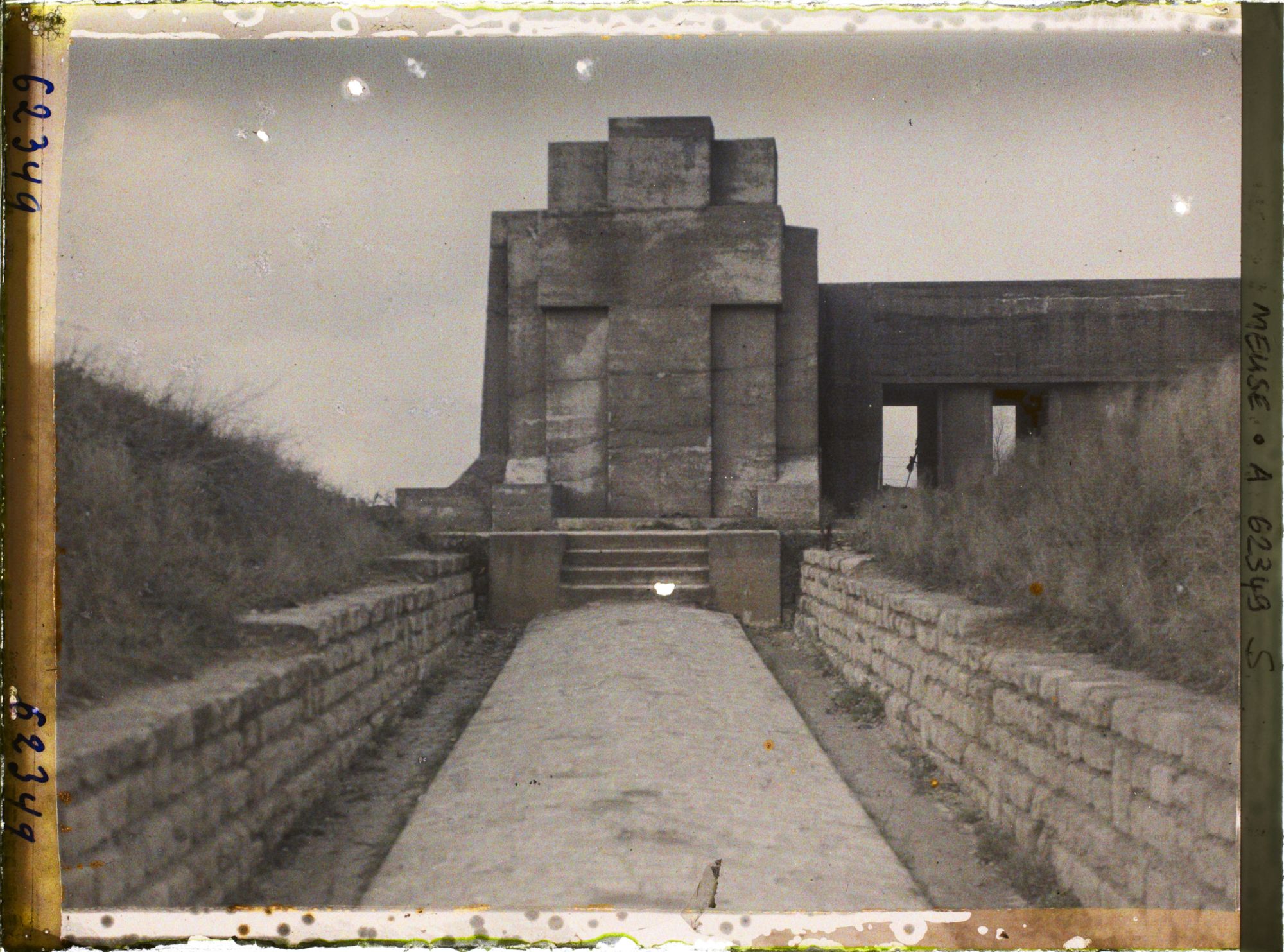 Image représentant Meuse, Douaumont, Le monument de la Tranchée des baïonnettes