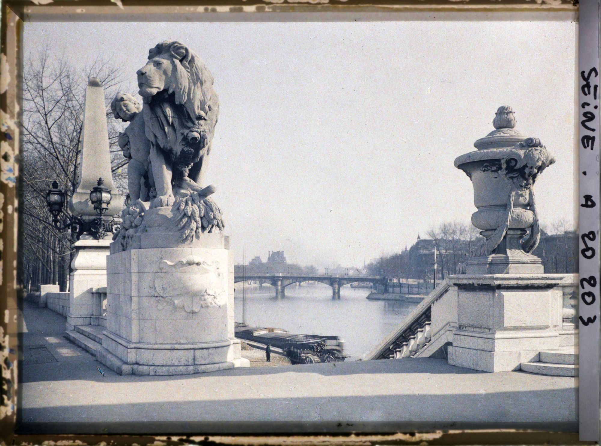 Image représentant Perspective prise du pont Alexandre-III vers le pont de la Concorde