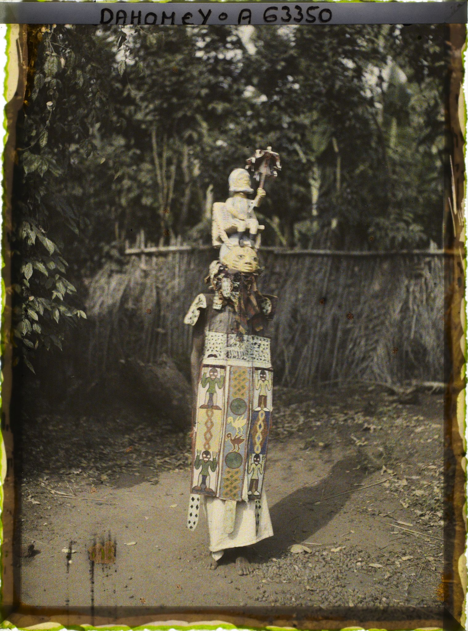 Image représentant Danseur avec le masque " Malilaloqué " (chef musulman)
