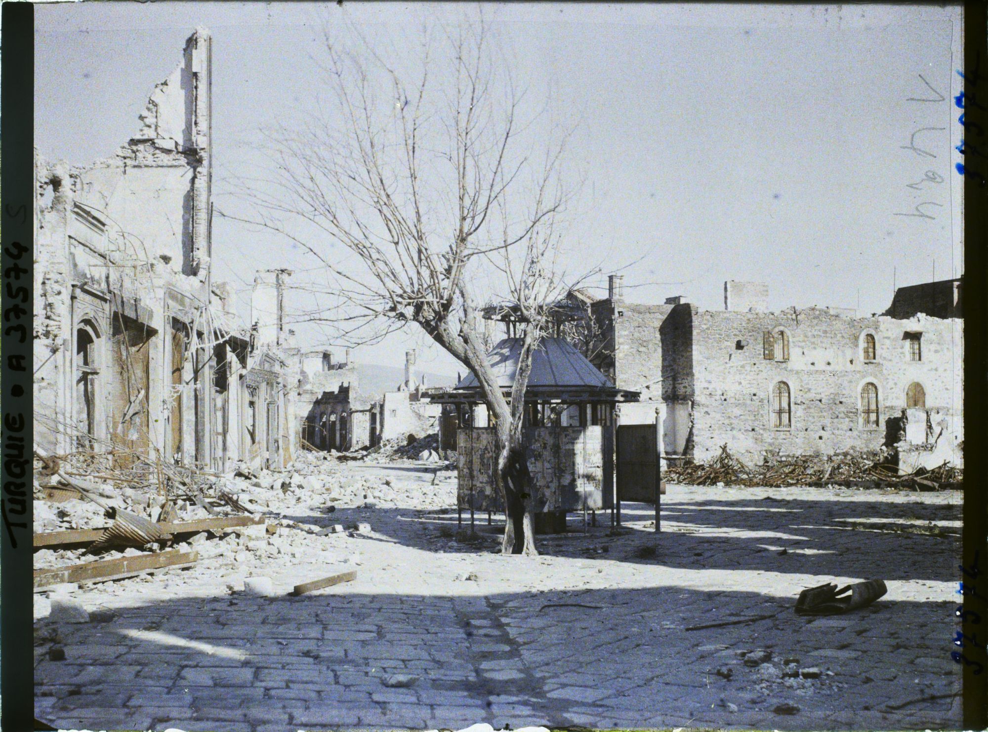 Image représentant Turquie, Smyrne, Place Fasulieh (Quartier Arménien et Grec)