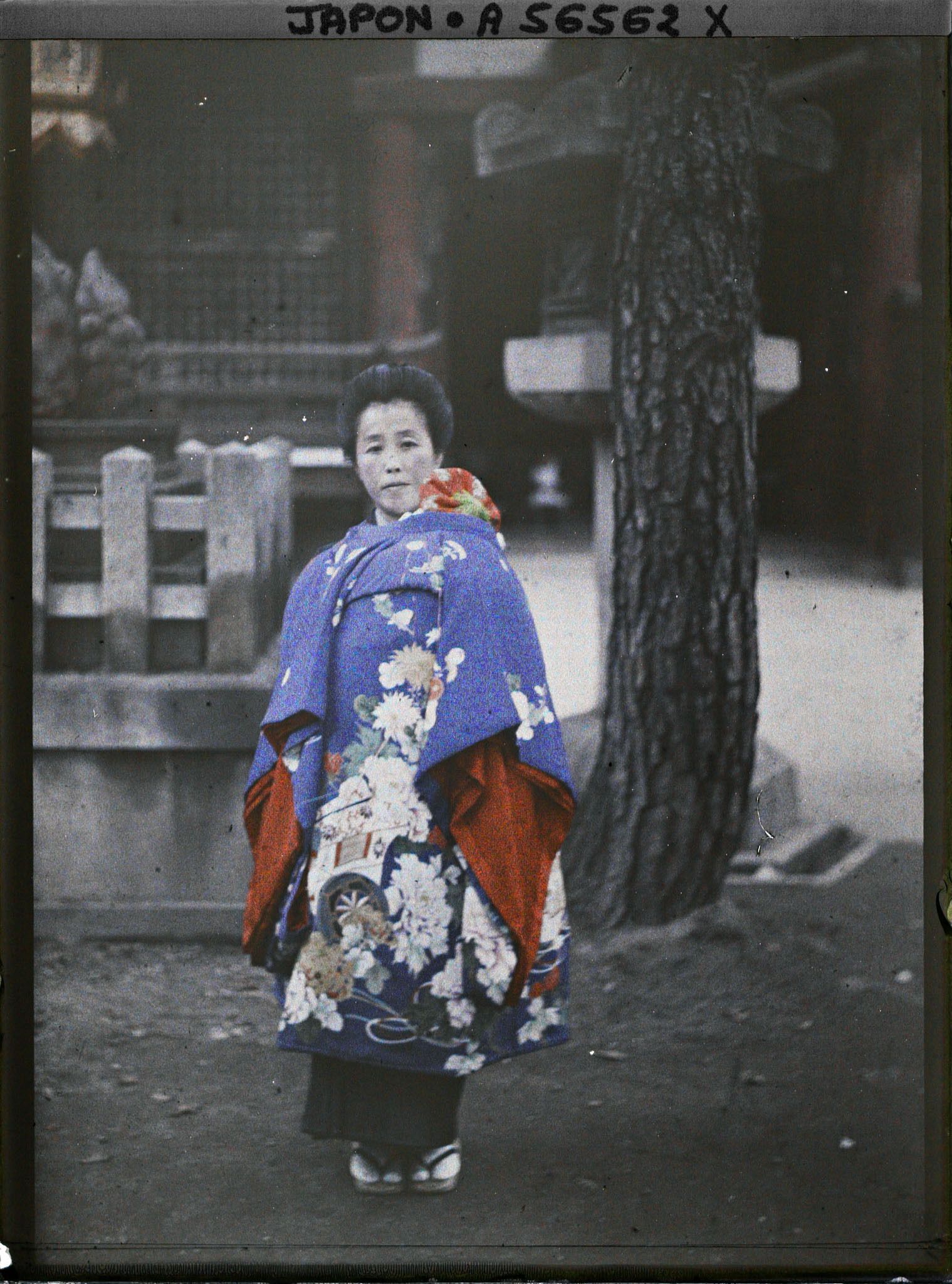 Image représentant Le sanctuaire Yasaka-jinja (appelé également Gion-jinja), renouvellement à un an du Hatsu-miya-mairi