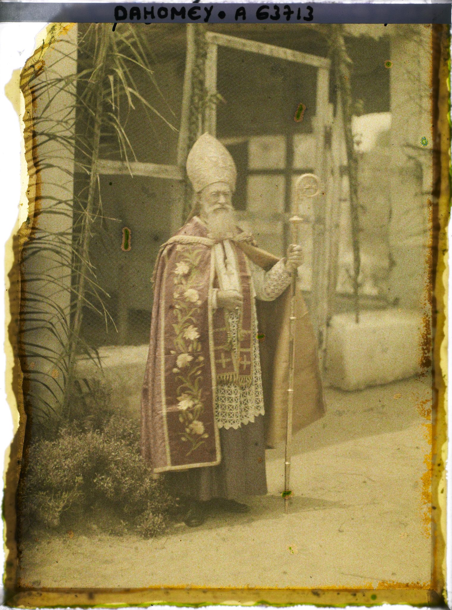 Image représentant Portrait de Monseigneur Steinmetz, vicaire apostolique du Dahomey de 1906 à 1934, surnommé " Daga ", " le Père qui est grand "